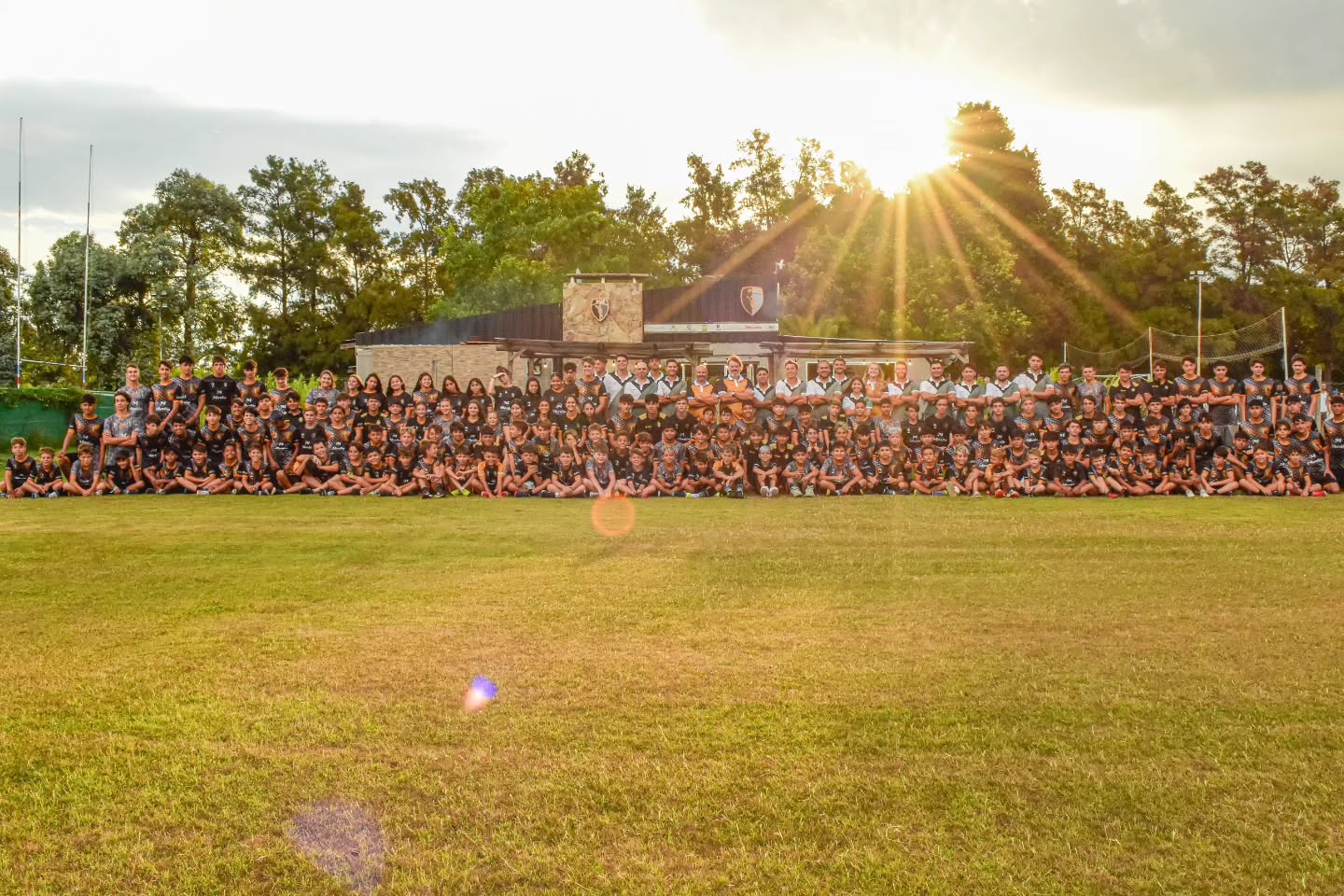 ?LA FIESTA DE D10?
Una noche cargada de emociones, reconocimientos y abrazos junto a toda la #FamiliaD10.
Seguimos creciendo gracias a nuestra gente y proyectando nuevos desafíos.
Se viene un 2026 ENORME?⚽?
Gracias @fotografia_np por captar ? cada momento.
D10 Football Club
#MásQueFútbol
#D10FC #2025 #futbolprofesional pilar
@empanadas.morita @sportlyon_ind @lyonoficial.ok @360player @menottiescuela @paramedic.arg @coerverargentina @expimled @telviso.ar @somos.imowi @ch1_sports @elparmegiano @cacmaterialeselectricos @gaseosasecco @jcsportshouston