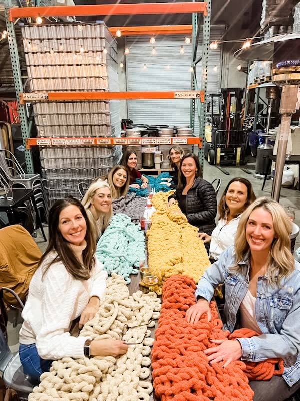We have a chunky blanket workshop coming up @fowlerranchca Sunday January 11th! Join us and learn to make your own Chunky Knit Blanket!
Tickets available on our website!