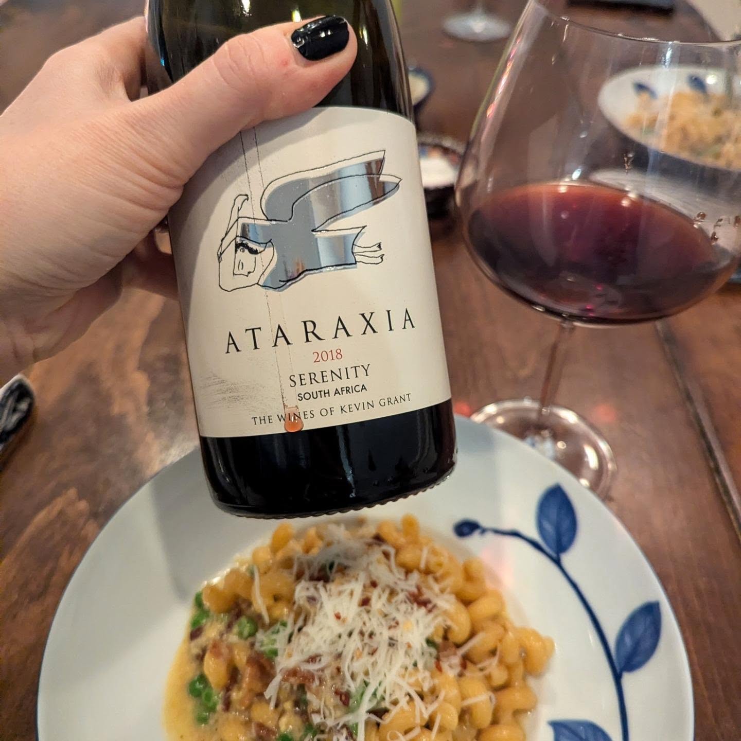 I tried my hand at healthy-ish pasta carbonara this past weekend using Costco protein pasta. Peas were added for a bit of contrast, and even though it's not traditional, I kinda loved it.
And for a non traditional pairing, a South African red blend from @ataraxiawines. The Serenity red is made up of three grape varieties that are especially important to South African wine makers. Ataraxia used to keep the blend a secret, something to enjoy rather than analyze, but in recent years Kevin decided to spill the beans.
Any guests as to what grapes he uses? Here's a clue, the grapes are the "family unit" for a signature South African red. Drop a guess in the comments!
