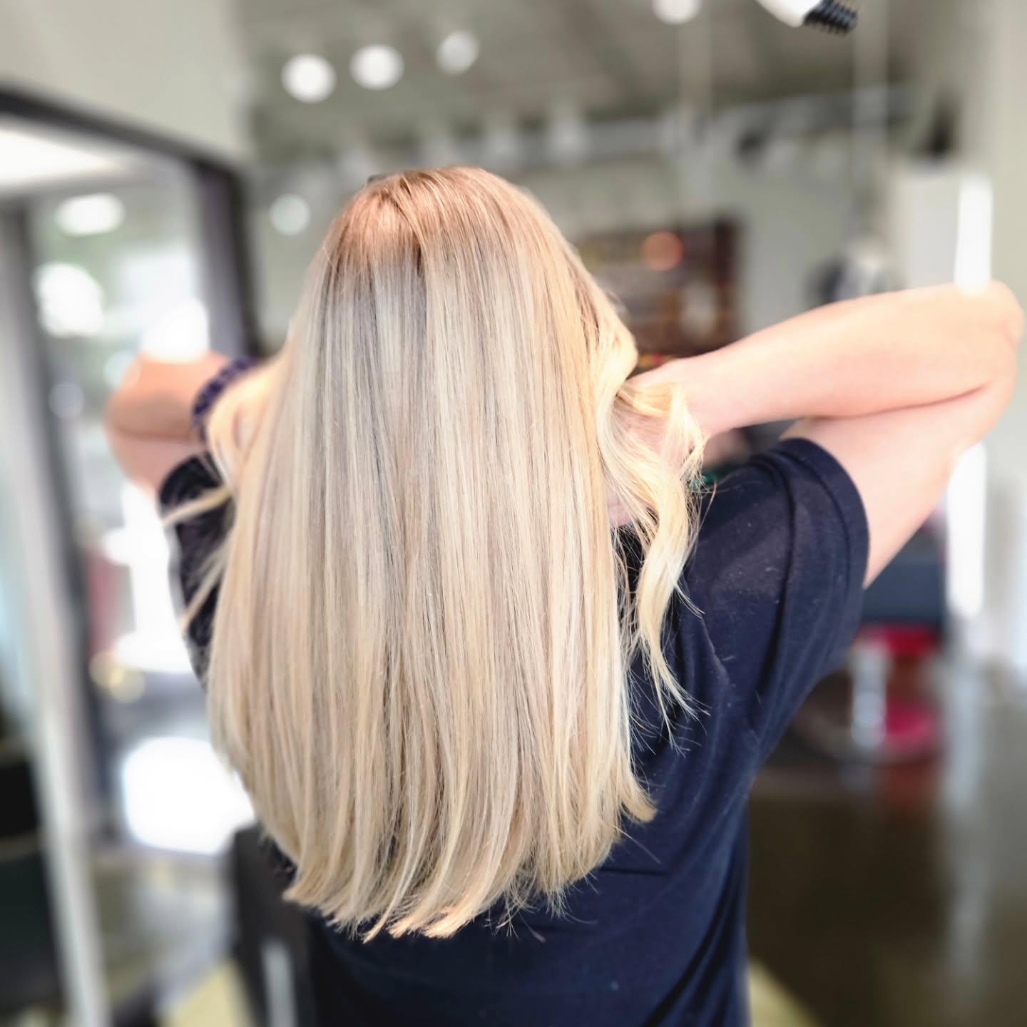 A winter refresh with a partial highlight to brighten her color ❄️
Finished with a healthy trim for a clean, polished look.
Look created by our Stylist, Evie
Want this result?
Schedule your appointment through our bio link or give us a call:
? 410-558-0047
#blondehair #blondhighlights #hairstylist #balayagehighlights #hairtimonium