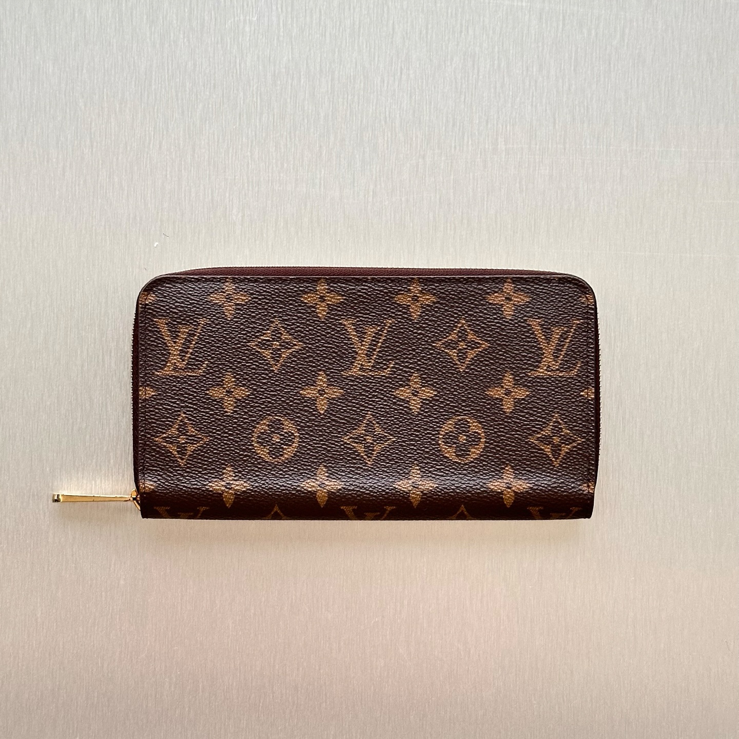 Luxury meets everyday style đŤ Elevate your essentials with the iconic Louis Vuitton Zippy Wallet in Monogram â a classic that never goes out of style.
For more information, please refer to the website link provided in the bio.
Listing no:
Opuluxe.sg is not affiliated to the brands featured. We are an independent consignment platform of authenticated luxury products. All trademarks and copyrights remain sole property of the brands.