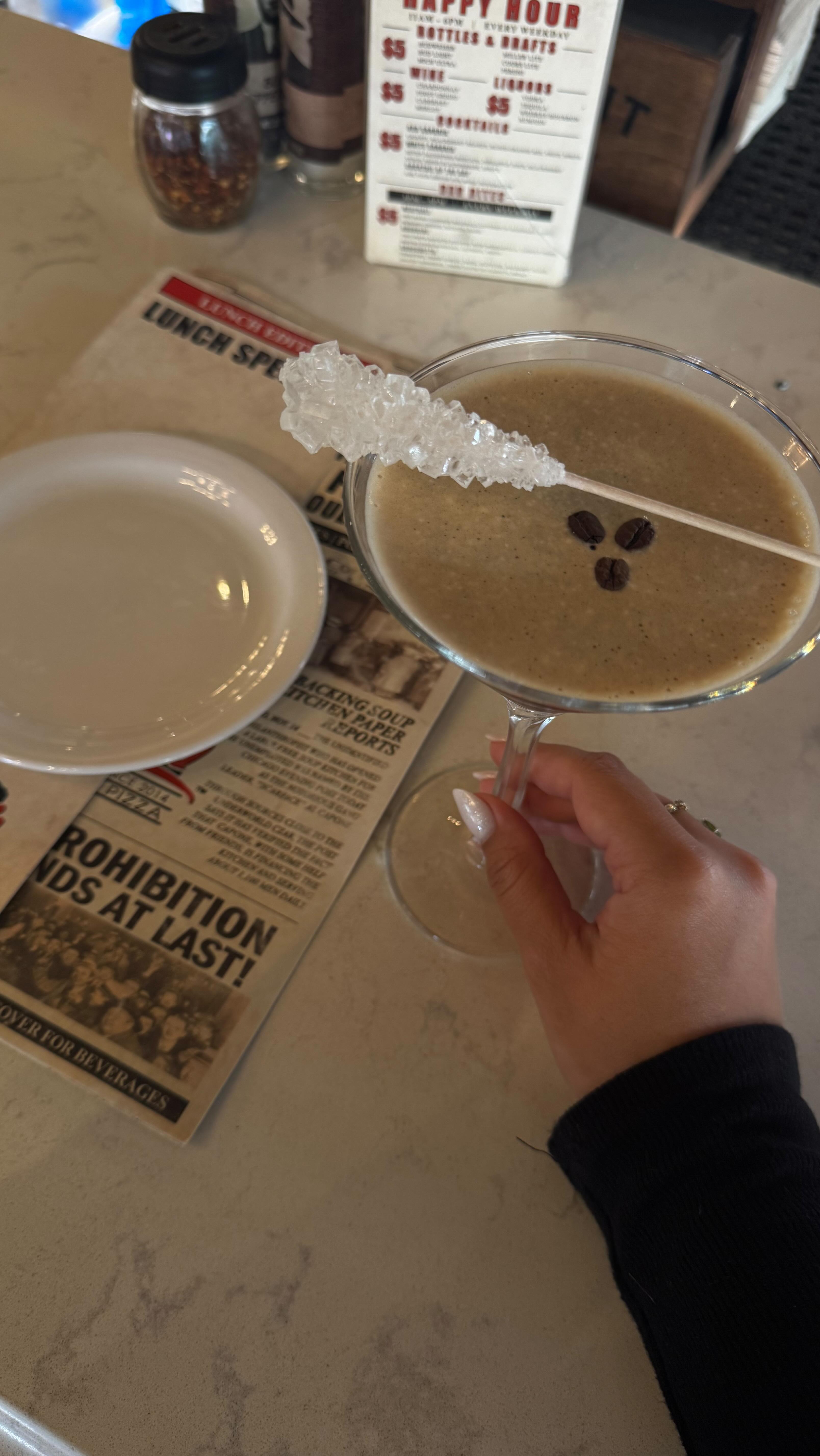 The only plans that matter. šø
#caponescoalfiredpizza #downtownfortmyers #fortmyersrestaurants #craftcocktails