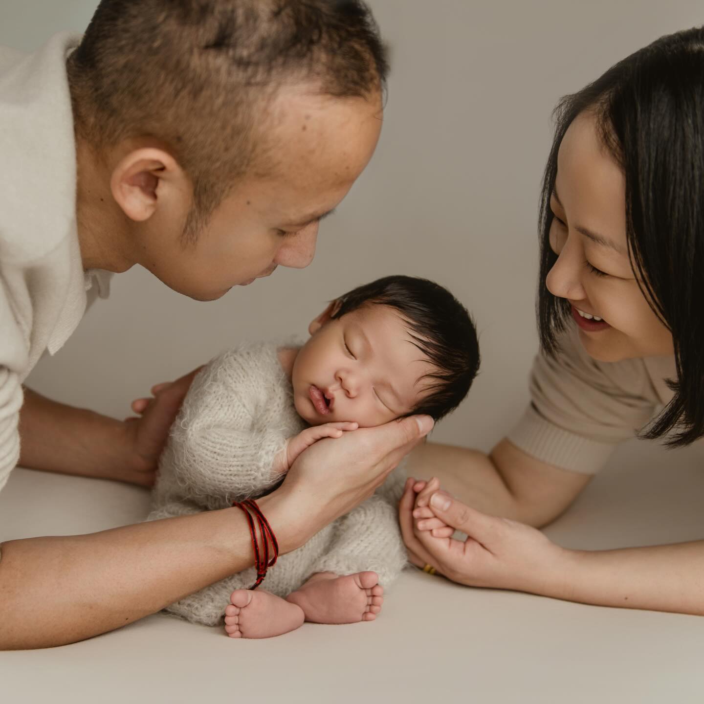 As a newborn photography I feel honoured to meet and capture families at the very beginning of their journey. Brand new and finding their feet with their little bundle of joy. These are the days that will pass in a blur of feeds and sleepy cuddles; that will seem to last forever but in hindsight will be the most fleeting season of their lives. That’s why we capture those early days.
#wiltshirenewbornphotographer #hampshirenewbornphotographer #salisburynewbornphotographer #newbornphotographer #rachelburnsidephotography