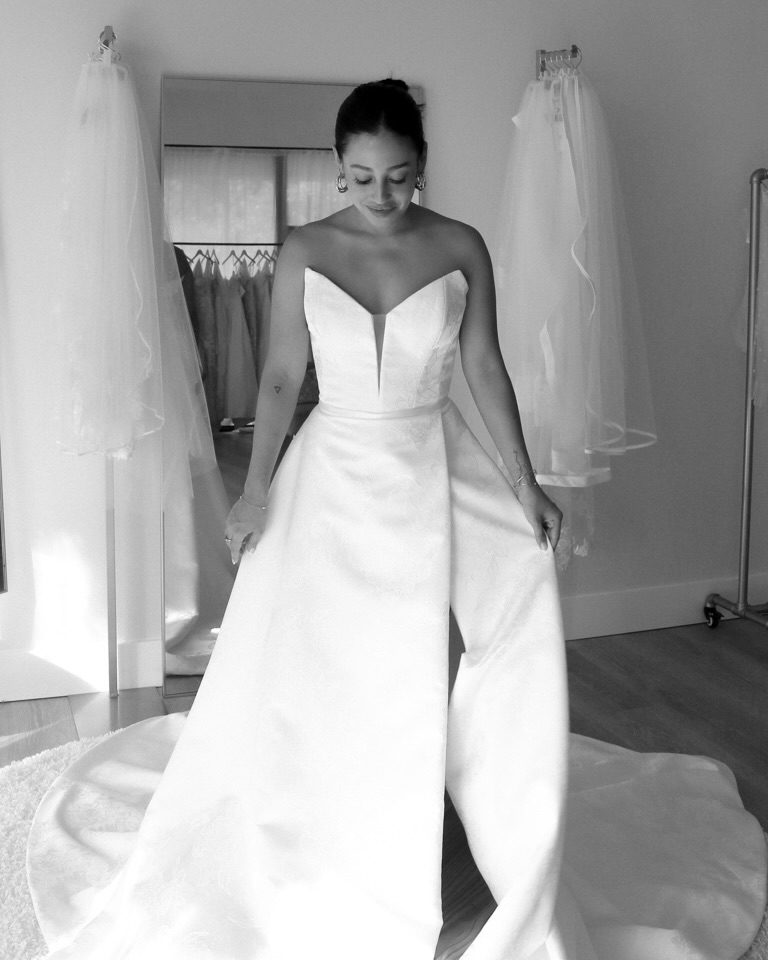 Effortless grace, redefined minimalism 🤍 @mikaellabridal M2485 is for the modern bride with a soft side. This sharp, structural bodice contrasts subtle floral jacquard fabric, creating a perfectly poetic wedding dress.
Want to explore more @mikaellabridal gowns?
Tap the 🔗 in our bio to book your appointment & try on our collection at Amanda Ritchey Bridal Loft.
@helenmohan
wedding dress, weddingdresses, bridal fashion, bride to be, wedding inspiration, wedding day style, bridal couture, wedding trends, wedding photography, wedding ideas, bridal gown, bridal style, engaged couple, wedding season, weddinginspo, modern bride