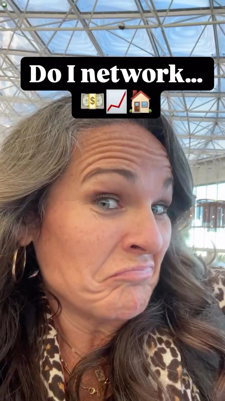 Came for continuing education.
Accidentally booked a hotel with a hand surgeon conference.
Now Iām networking very strategically. šā Be honest- what would you do?? #eliteretreat2026 #single #realtorhumor #networkingconpropósito