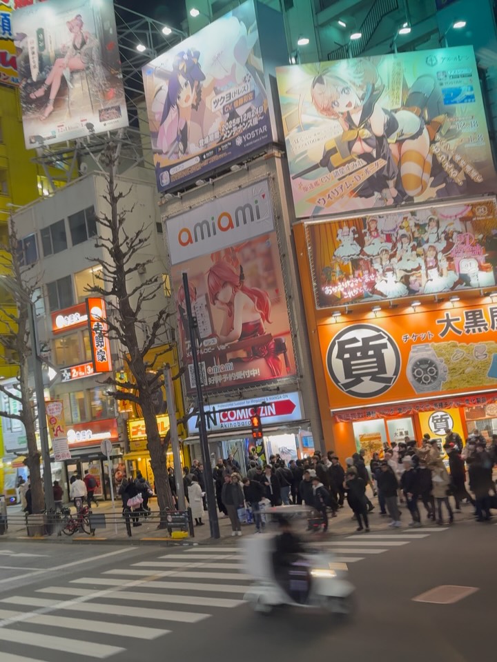 Absolutely hands down one of the best dining experiences I have had. Omg the kids and I had so much fun. 😂
Tami and Jason… you would have loved this.
Dana Egler Duchscher when you go to Japan soon, this one is a must!!!
So so good and so much fun!!! And I learned that when you tell my kids “All you can drink for 1 hour” they can pound them back lol
Great find Kalli. She found this place on Tik tok💃🕺