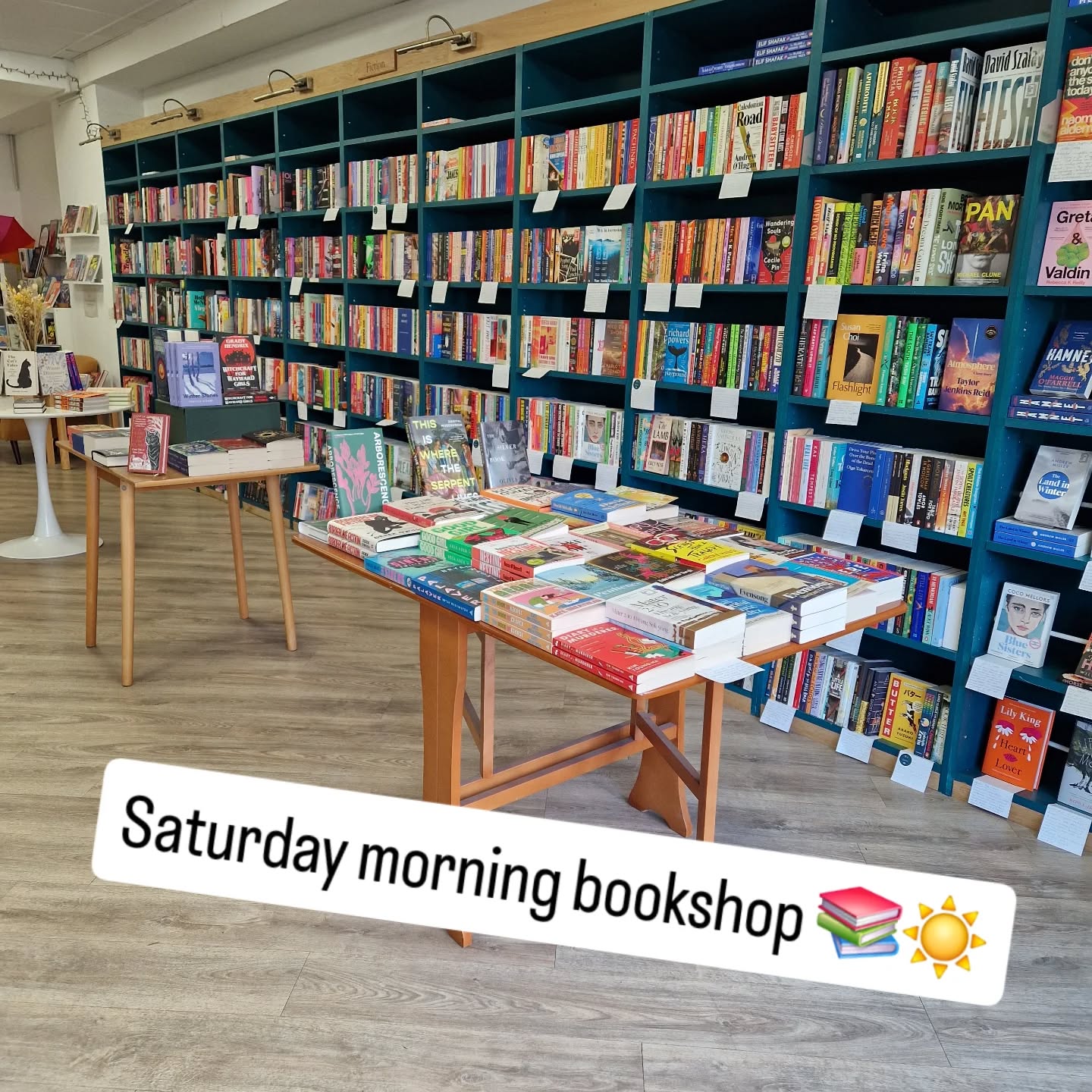 The sun is shining in this Saturday January morning. We're open and have stacks of good books and great recommendations waiting.
#saturdaymorningvibes☀️ #booksfortheweekend #bookshopping #bookstagramuk #bookshop