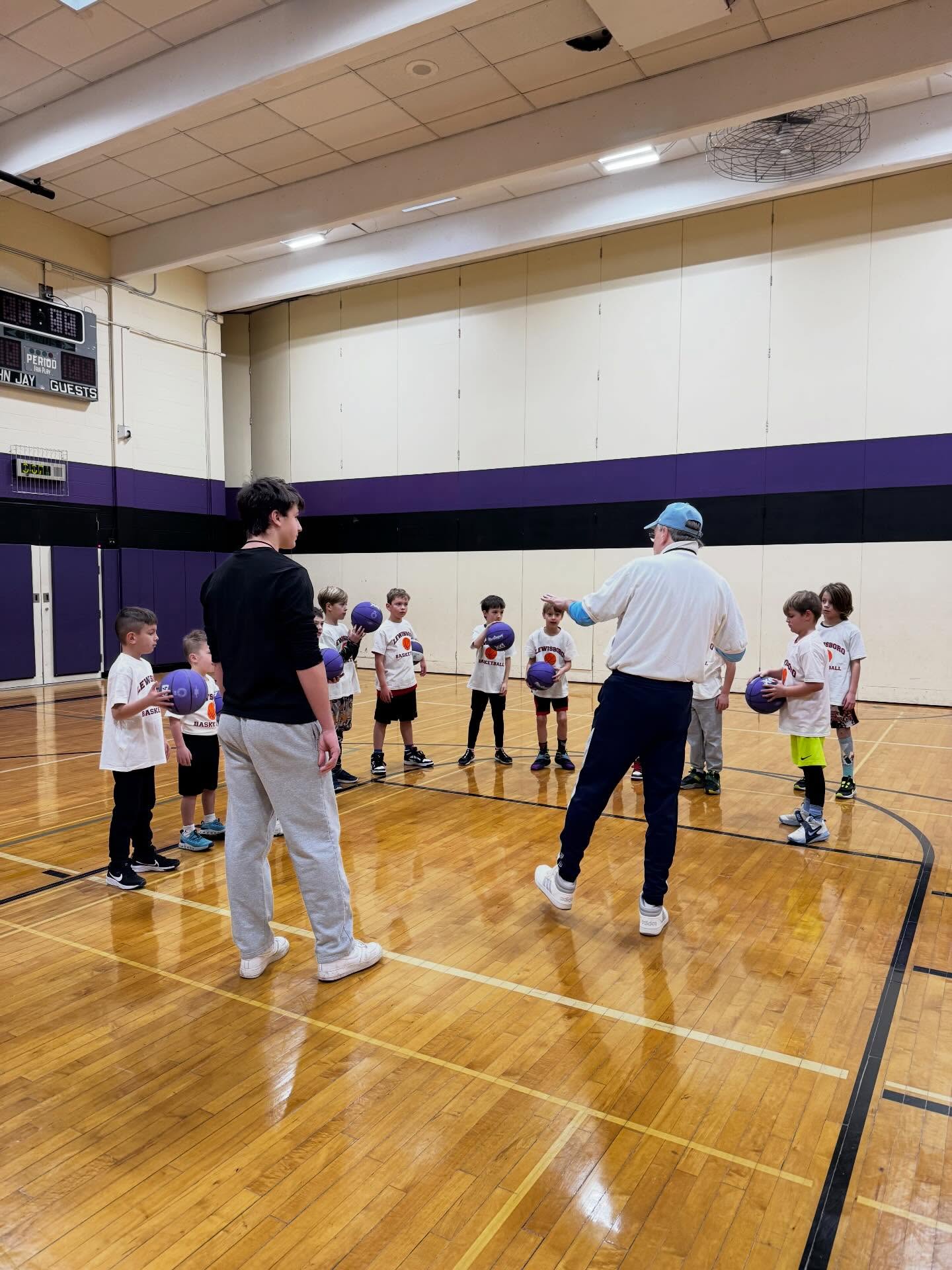 We had a busy first day of Mini Basketball (grades 1&2) this past Saturday, 1/17! Coach Mike Yurus, along with his assistants, had a great time working with all 5 sessions. 💕🏀