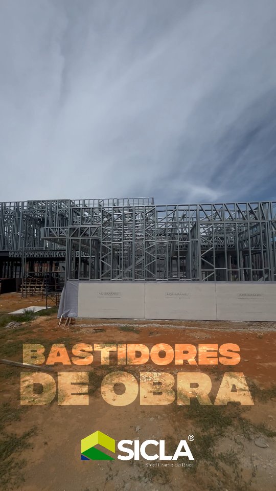 Hoje vamos mostrar os bastidores de uma obra com estrutura mista, unindo aço laminado e Light Steel Frame, uma combinação que entrega tecnologia, velocidade e precisão.
A montagem da estrutura em Steel Frame está com 4 semanas de execução, e o avanço é visível: sem tijolo, sem improviso e com previsão de conclusão da obra cinza em apenas 3 meses.
Nos bastidores, o que se vê é eficiência de verdade.
Steel Frame não é o futuro. É o presente da constru