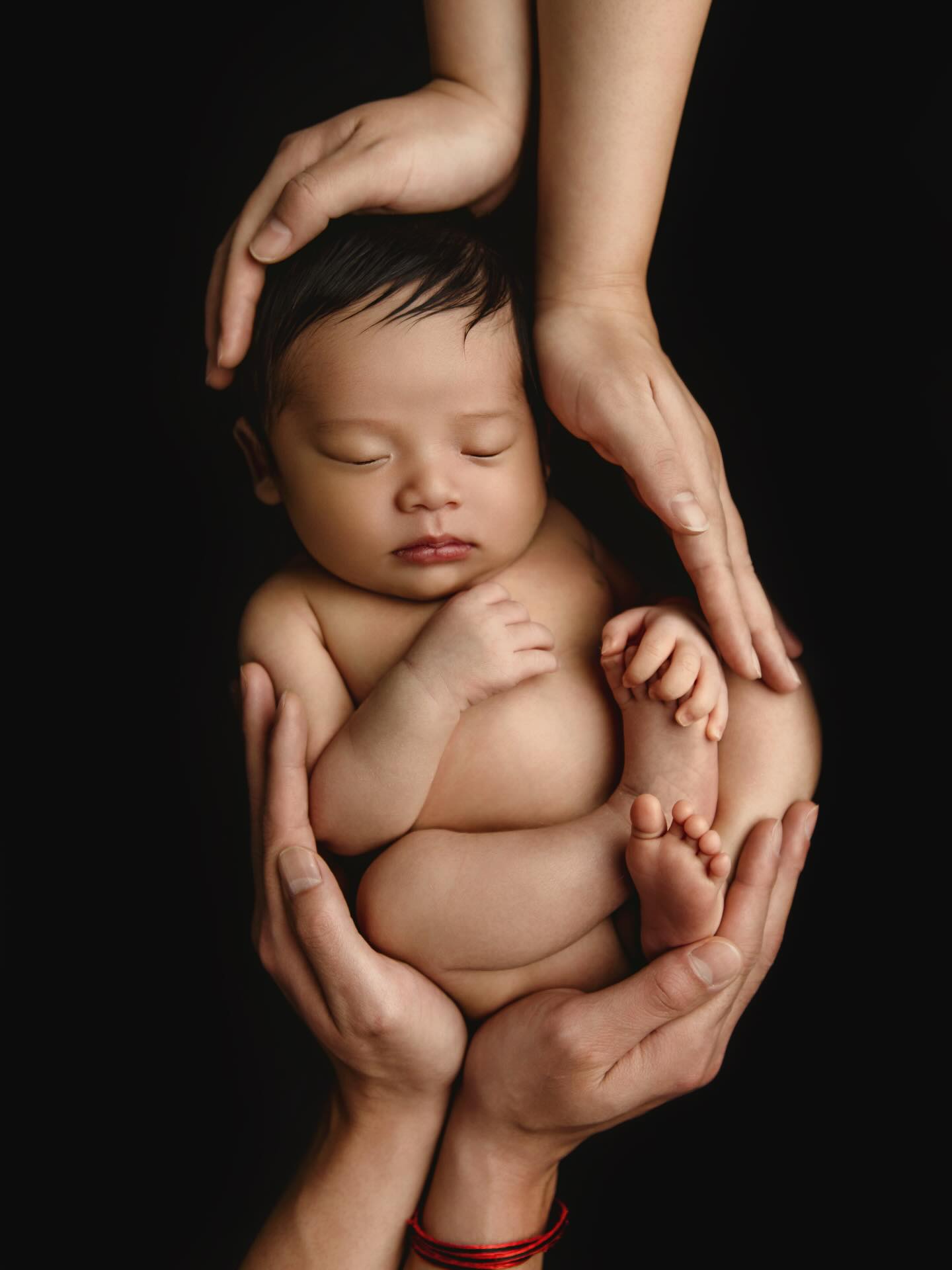 A new parent’s pledge: We will hold you in our hands and in our hearts forever. You are our whole world. Our love for you is all consuming. We will protect you always. 🥹
#newbornphotography #wiltshirenewbornphotographer #hampshirenewbornphotographer #salisburynewbornphotographer #andovernewbornphotographer