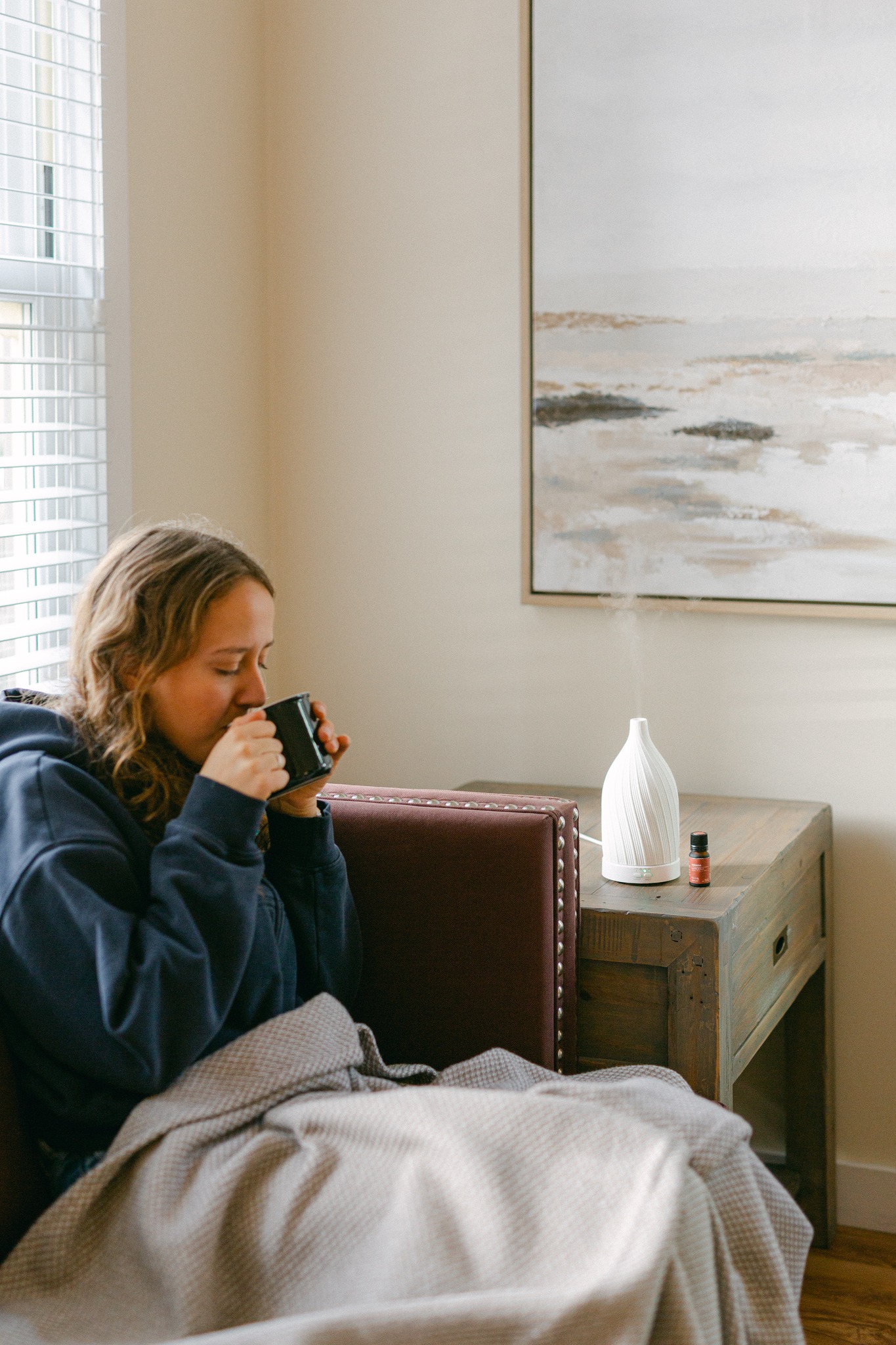 A little bedtime magic 🌿 Diffuser on, room scented, and our essential oil roller for moments that ease you into sleep. Drop a ♥️ if you prefer scents through a diffuser or a 🌿 if you prefer scenting with a room spray!