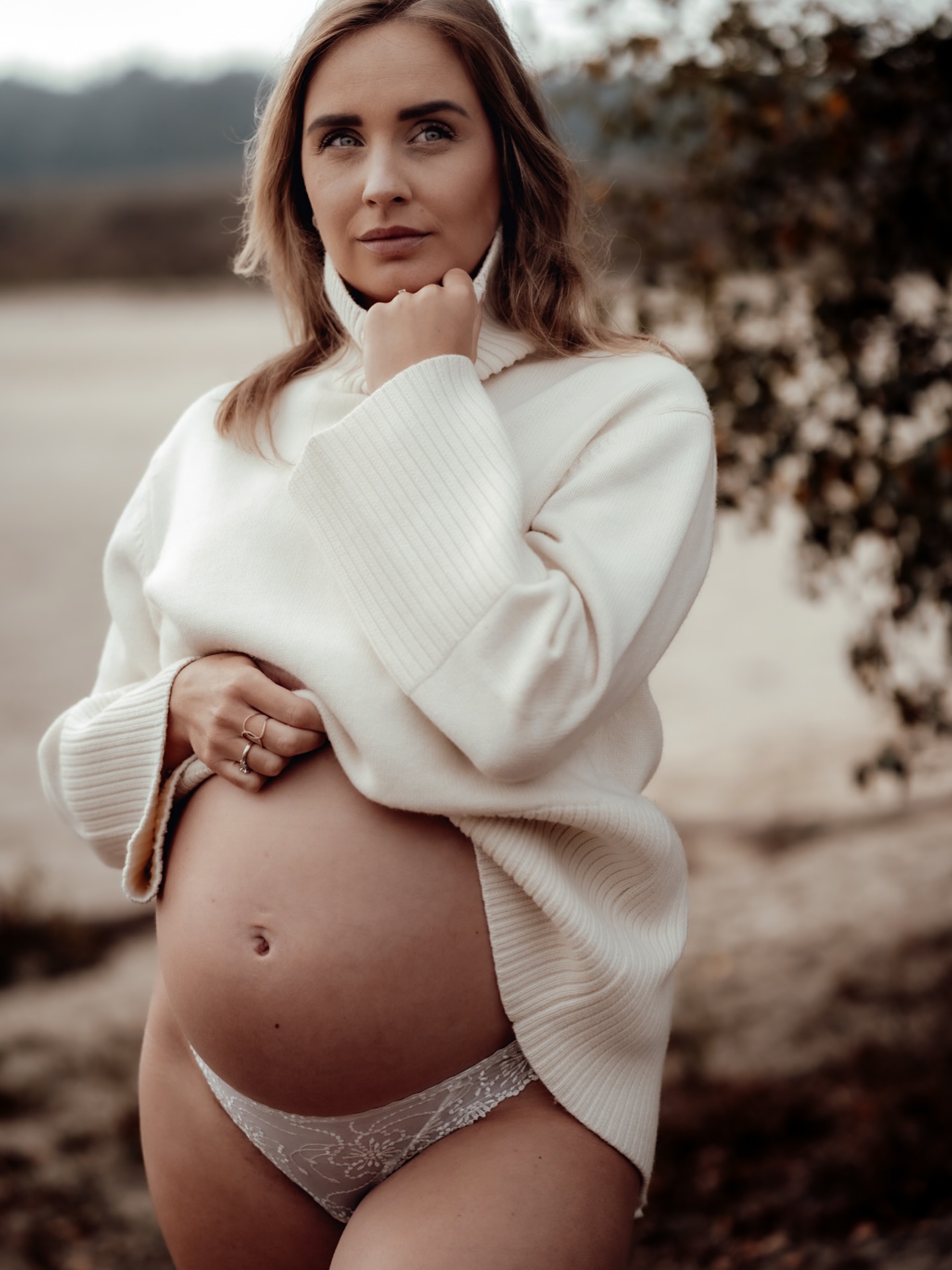 Nieuw leven. 🤍 Stiller op de gram, maar oh zo druk met fotograferen. Er staan weer zulke mooie shoots in de agenda voor de komende tijd. Zo dankbaar voor de passie die ik heb gevonden voor het fotograferen van bijzondere momenten in het leven.
.
.
.
#familieshoot #familiefotograaf #familiefotografie #fotoshoot #gezinsfotografie familyshoot gezinsfotograaf gezinsshoot kinderfotografie lifestylefotografie newbornshoot kinderfotograaf fotograafwestbrabant fotograafoosterhout portretfotografie zwangerschapsshoot lifestylefotograaf newborn familiefoto newbornfotografie newbornfotograaf lifestylephotography babyshoot fotograafgezocht zwangerschapsfotografie zwangerschapsfotograaf zwangerschapsfoto fotograafwestbrabant fotograafoosterhout