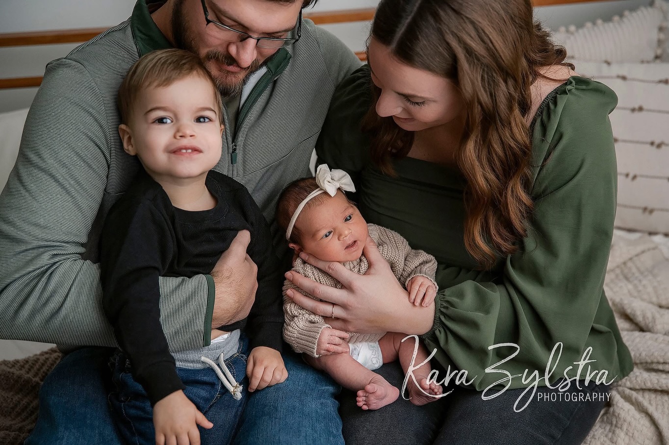 Always add the family poses to your session. You may regret not doing so but you will never regret having images like these. 🤍 #karazylstraphotography #newbornphotographer #michigannewbornphotographer #midmichigannewbornphotographer #babywhisperer