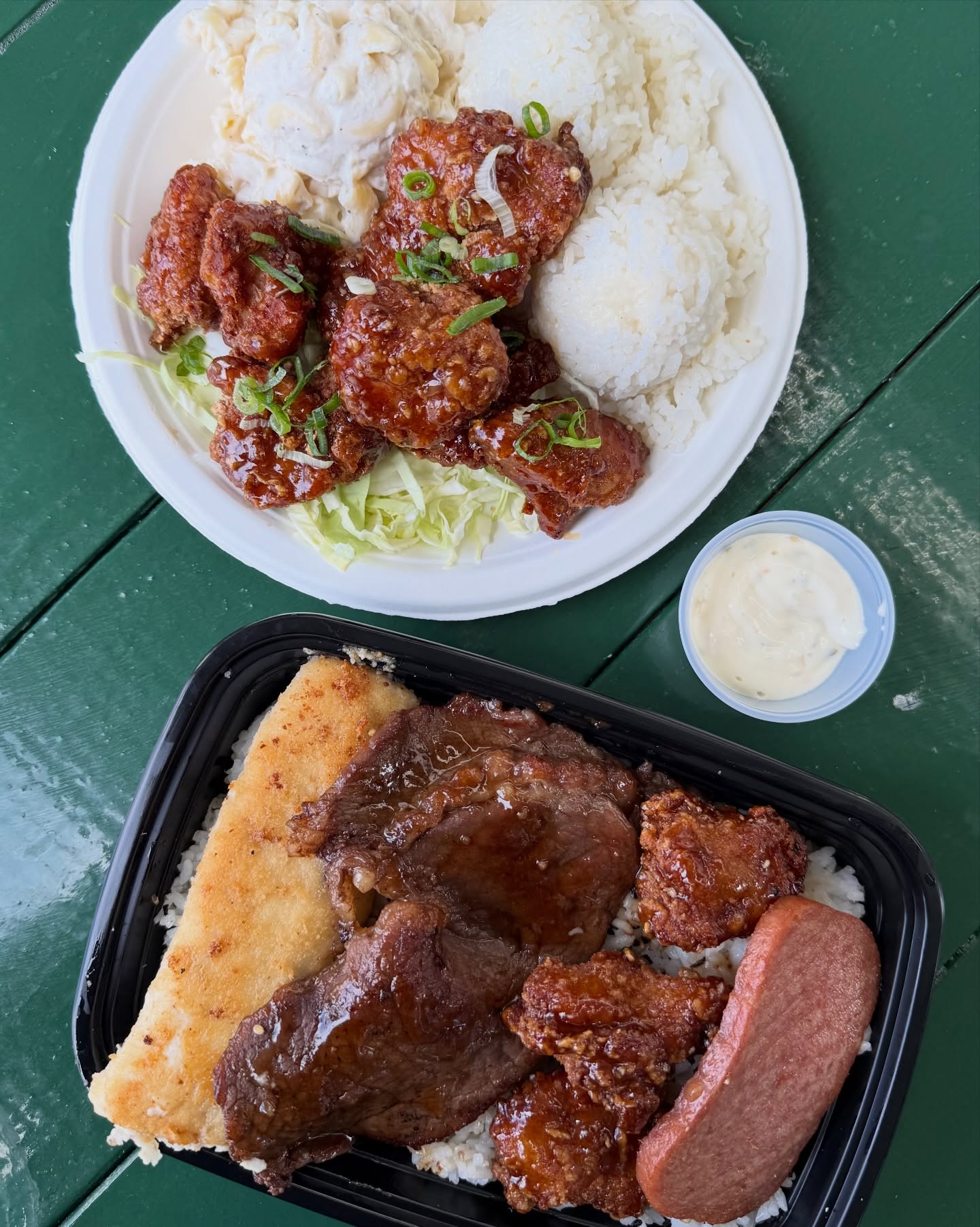 We’ve got delicious new additions to our menu!
Say hello to our Garlic Chicken Plate and Rainbow Bento! Both include crispy fried chicken pieces tossed in our sweet and savory soy garlic sauce.
Now available at our Kapahulu, Kalihi, and Pearlridge locations.