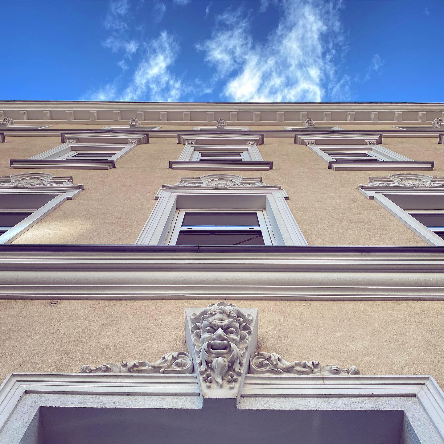 FEEL POSITIVE VIBES! #steinerresidencesvienna #steiner #apartments #ferienwohnung #wienapartments #viennaapartments #hotelapartments #hotelapartmentvienna #vienna #wien #wienstagram #welovevienna #weekend #vibes #positivevibes