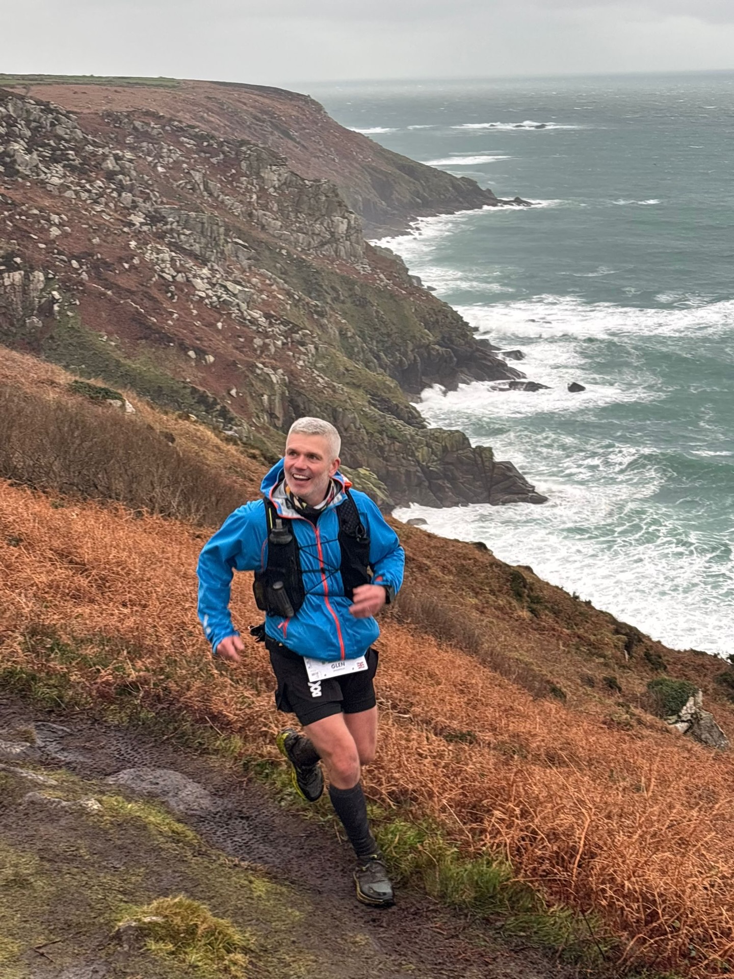 It’s #medalmonday and a big shout out to Glen who completed the 50 mile Arc of Attrition ultra race this past weekend.
This challenging course saw a high DNF percentage of 30%, but Glen was able to execute a great race which can only help to serve him for his upcoming 2026 goals. (More to come on this 👍).
#ultra #ultrarunning #ultracoaching #arcofattrition
Team: @jon_warren_tri @sunshine_nutrition_ @aspiresportpsych_pt @kp_trail_adventures
Partners: @youngagain_cycles @otesportsgb @nrgchains @rideparcours @zone3official @bikeboxalan @completephysio @nopinz @thealtitutecentre @evolve.aero