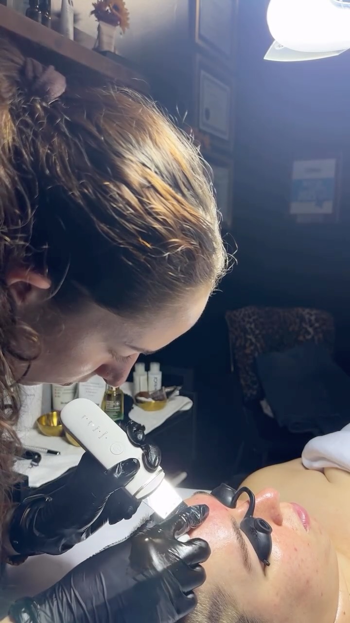 My approach is different 🫧
Inflammation first.
A deep desire to understand your individual concerns.
And the belief that real results come from looking beneath the surface, not just treating what we see.
Your skin is a mirror of what’s happening on the inside…
What are you hoping it reflects this year?
When you intentionally invest in your skin that’s when skin shifts from concerned to healthy, calm, and glowing.
If you’re ready to take a more thoughtful, intentional approach to your skin, I’d love to guide you 🤍
💻 Both in-person and virtual consultations available