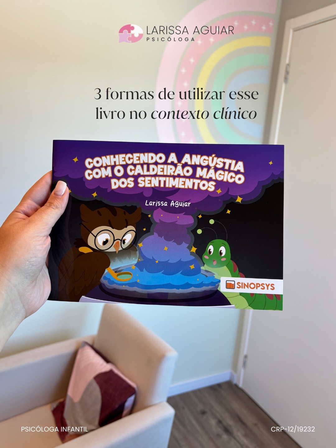 Para psicólogos que trabalham com crianças:
Na prática clínica, encontrar formas acessíveis de trabalhar emoções difíceis é essencial, especialmente quando a criança ainda não possui vocabulário emocional desenvolvido.
⠀
O livro foi pensado como um recurso simbólico que pode ser integrado ao processo terapêutico: seja na avaliação, na psicoeducação ou como apoio ao trabalho de expressão emocional.
⠀
Neste post, compartilho algumas formas possíveis de utilização clínica, sempre respeitando o referencial teórico de cada profissional e a singularidade de cada caso.
⠀
📘 O livro não substitui avaliação, nem intervenção profissional. Mas pode ser um recurso complementar interessante na escuta clínica com crianças pequenas.
⠀
Se quiser saber mais, estou à disposição.
#psicologiaInfantil #psicoterapiainfantil #sinopsyseditora #livroInfantil #recursosterapêuticos