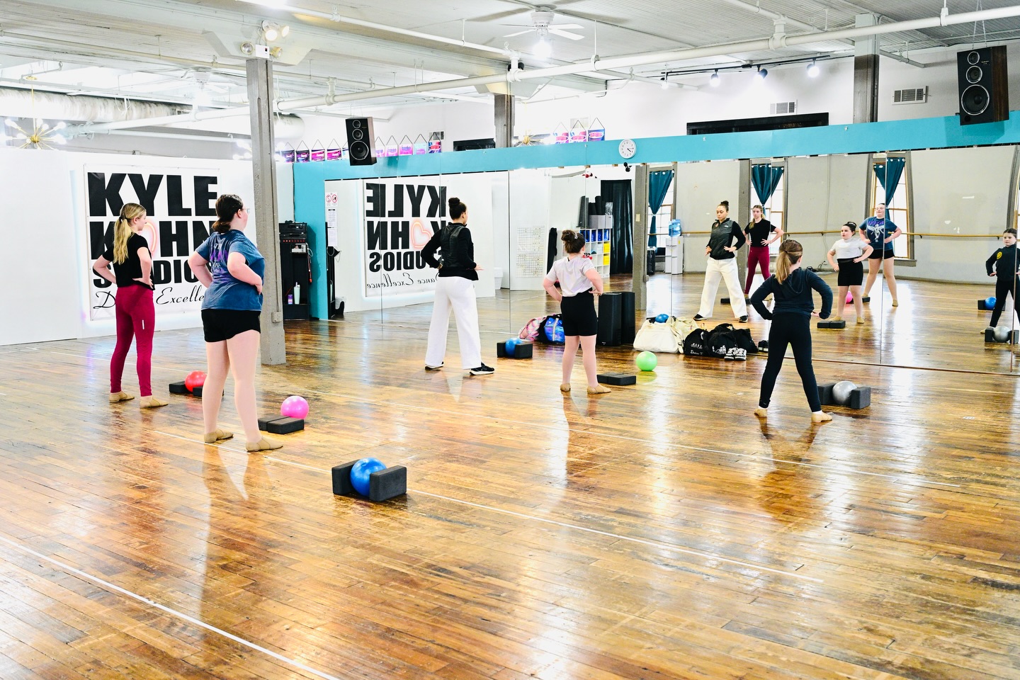 Ready to take your technique to new heights? 🚀✨
Check out this sneak peek into the Leaps and Turns II & III class at Kyle Kahn Studios! This isn’t just a class; it’s where precision meets power.
Whether you’re perfecting your firebirds or nailing that triple pirouette, our advanced curriculum is designed to push your boundaries, refine your center, and get you soaring. 🩰💪
Why you need this class:
• Elite Drills: Focused conditioning to increase explosive power.
• Technical Precision: Real-time corrections on alignment and spotting.
• Advanced Combos: Dynamic sequences that challenge your musicality and control.
📍 Where: Kyle Kahn Studios
🔥 Level: Beginner/ Intermediate
👟 Vibe: Hard work, high energy, and major breakthroughs.
.
.
.
#bestdanceschoolinnewnan #bestdanceschool #danceschoolforkids #danceschoolforteens #bestdanceschoolingeorgia