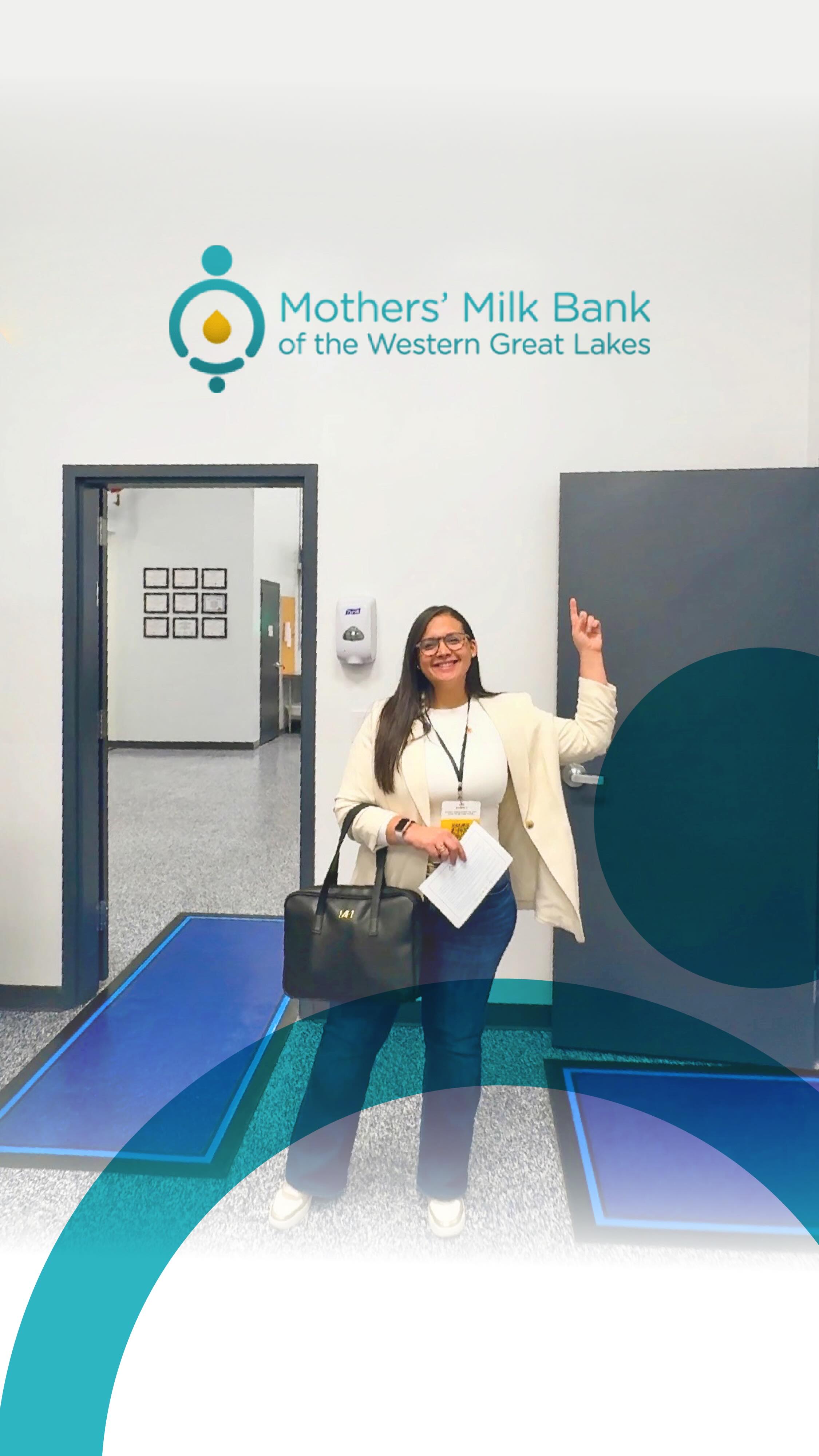 🫂Duelo perinatal y la importante labor de los Bancos de Leche materna ✨
Cada año más de 600 familias se benefician de la labor de del @milkbankwgl y reciben leche donada por cientos de mujeres del estado de Illinois en EE.UU.
🚛Este banco de leche se encarga de la capacitación de las familias y la logística de recolectar las donaciones, procesar la leche para que esté apta y adecuada para el consumo de los receptores y de llevarla hasta su destino.
🙋🏻♀️Paralelamente promueven y protegen la lactancia desde todos los ámbitos ya que trabajan de la mano con la comunidad y se dedican a la investigación para apoyar nuevos y mejores protocolos, los cuales comparten de manera abierta en grupos de interés como los profesionales de salud que acompañamos familias en sus procesos.