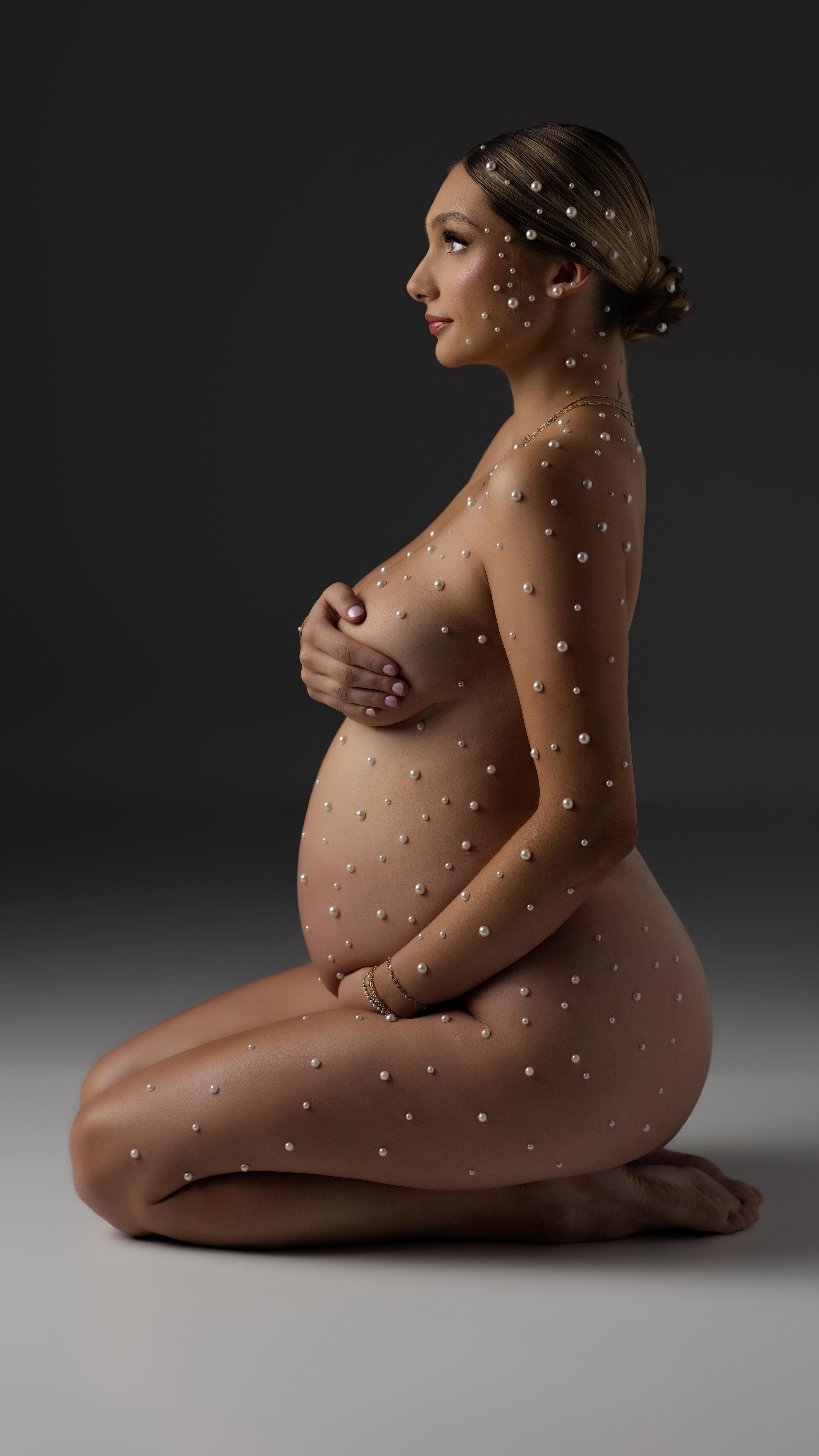 This is not AI.
Every single pearl was hand-placed one by one on her hair and on her body to create this moment. ✨
This mama had a vision for her maternity session, and together with @beautybyaraceli we brought it to life.
Because when imagination meets trust, magic happens. ?
✨ Now booking Chicago maternity sessions
? DM me or tap the link in bio to start planning your vision.
#chicagomaternityphotographer #maternityphotoshoot #chicagomaternityphotography