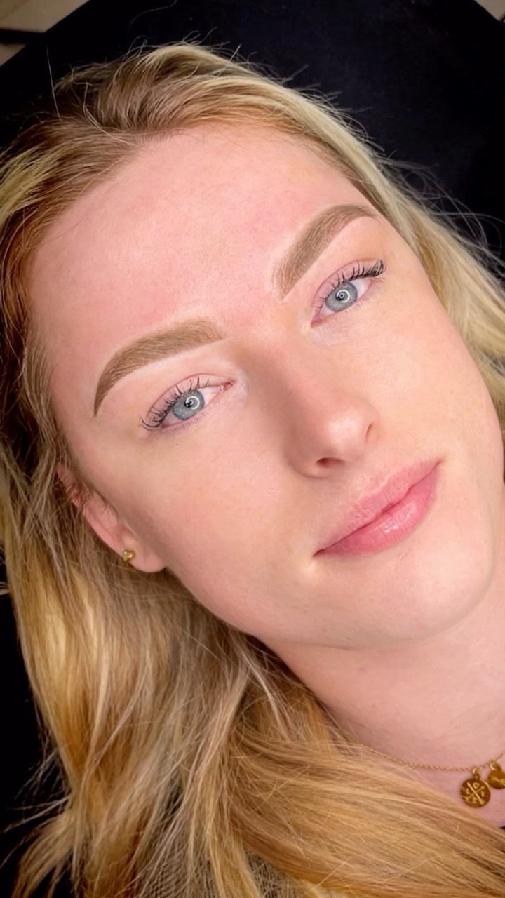 Soft ombré powderbrows voor een gevoelig huidje ?
Het resultaat brengt meteen rust in haar gezicht — en na de genezing wordt het nóg zachter en natuurlijker. Over 6 weken deel ik het volledig geheelde resultaat met jullie ?
? De agenda voor maart is open
? Afspraken maak je via www.thebrowboutique.nl
#softombrebrows #powderbrows #pmu #thebrowboutique