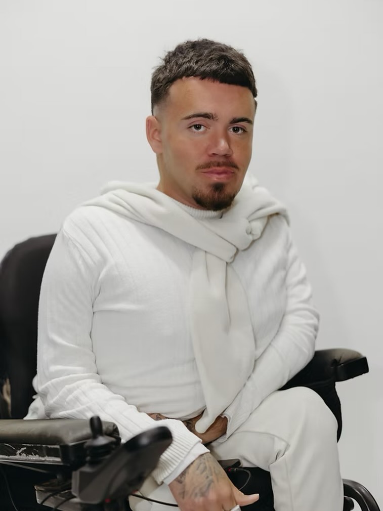 When Words Become a Lifeline: Tom Oliver Says the Quiet Parts Out Loud. @tomoliverr
Read Tom’s story, link in bio. 👆
www.tomoliverpoetry.com.au
#tomoliver #younorthernbeaches #StillFirePoetry #MentalHealth #youmag