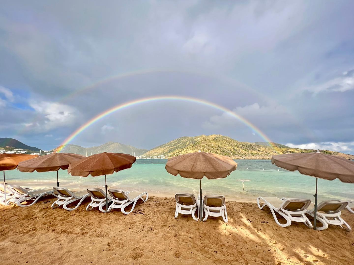 Good Morning from @karibunisxm ✨
#pinelisland #karibunisxm #beach #restaurant #seaview #sea #view #photooftheday #photoshoot #nature #naturephotography #rainbow #trip #saintmartin #travel #caribbean #island