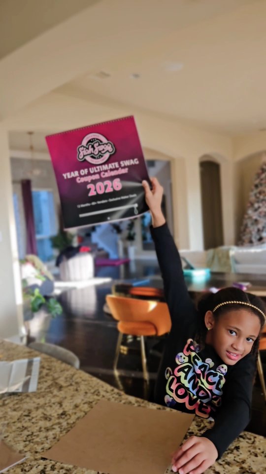 🎉✨ So excited! The Year of Swag calendars from @siahswagbags are OUT! ✨🎉
They’re packed with tons of coupons from your favorite designers and shops — including yours truly 😌💛
If you love saving while sewing, this one’s a must!
Have you grabbed yours yet?! 👀🗓️
#bagmaking #sew #diybag #crafty