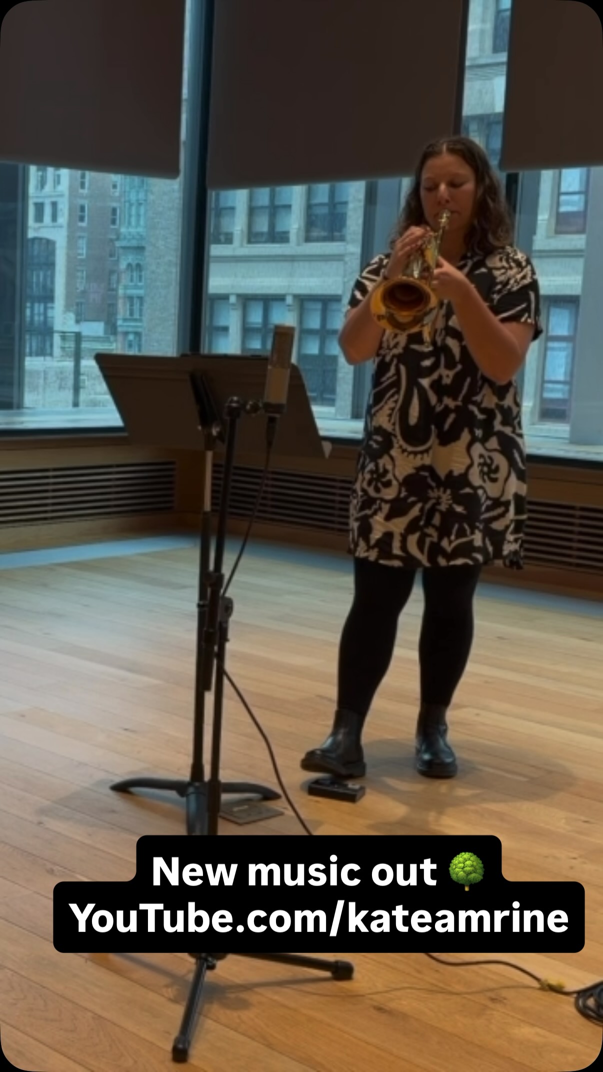 🌳🌴”Thoughts on the death of a tree” is here! The full recording can be found on my YouTube channel YouTube.com/kateamrine 🎥 For those who voted on the mix, thank you so much - I went with option 1 🎺🙏🏻
•
#flugelhorn #tubishvat🍎🍊🍋🍒🍇🍉🍓🍑🍈🍌🍐🍍 #trumpet #feelssogood #trumpetplayer #flugelhornplayer #trumpetandelectronics #newmusic #classicalmusic #classicalmusician #contemporaryclassicalmusic