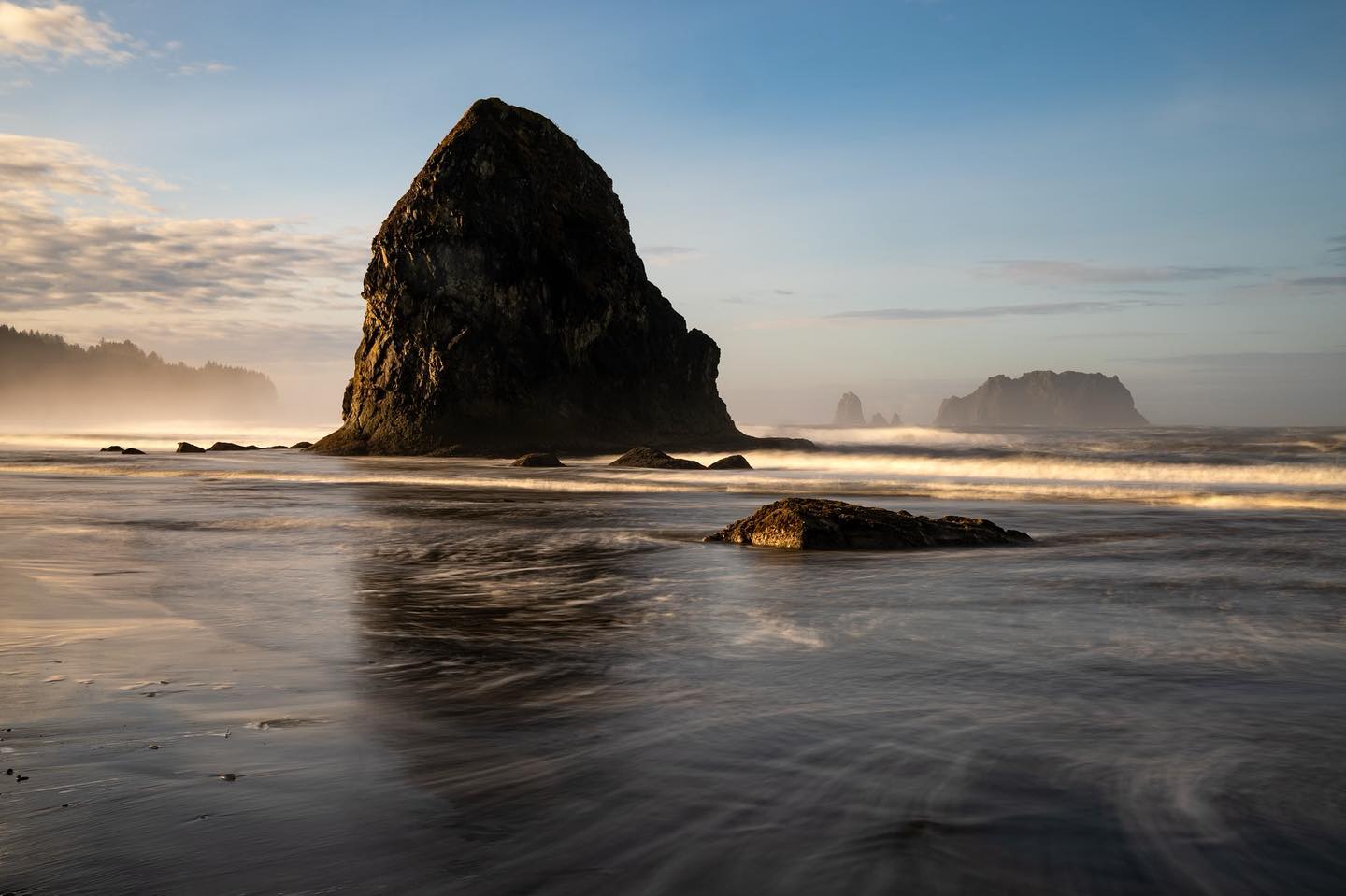 After multiple inches of rain soaked the coast overnight, it was a great surprise to unzip the tent and find the warm early morning light on the sea stacks. #riseandshine #washingtoncoast #olympicpeninsula #olympicnationalpark #nationalpark #sunrise #beach #backpacking #yourshotphotographer @sonyalpha @benrousa