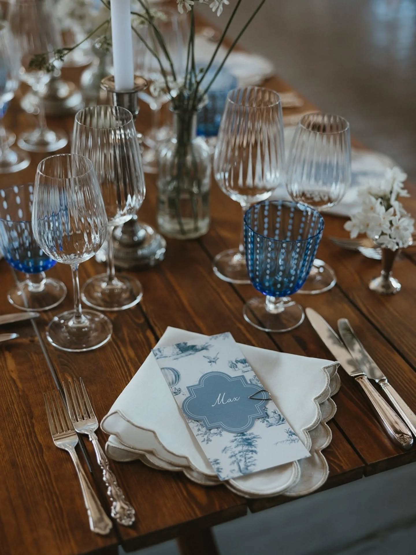 Jenney + Elliot
English countryside toile, reimagined for a London wedding 💙
Photographer: @lukehayden
Event Planner & Stylist: @eventsbyjosephine
Venue: @loftstudioslondon
Stationery: @mapleandrae
Florist: @lexhamiltonfloralstudio
Hair & Makeup: @hmu_atelier
Catering: @doggartandsquash
Band: @bluelionband
Content Creator @wed_social
Bride and Groom: @_jenneysmith + @elliotweijian9
#loftstudios
#londonwedding