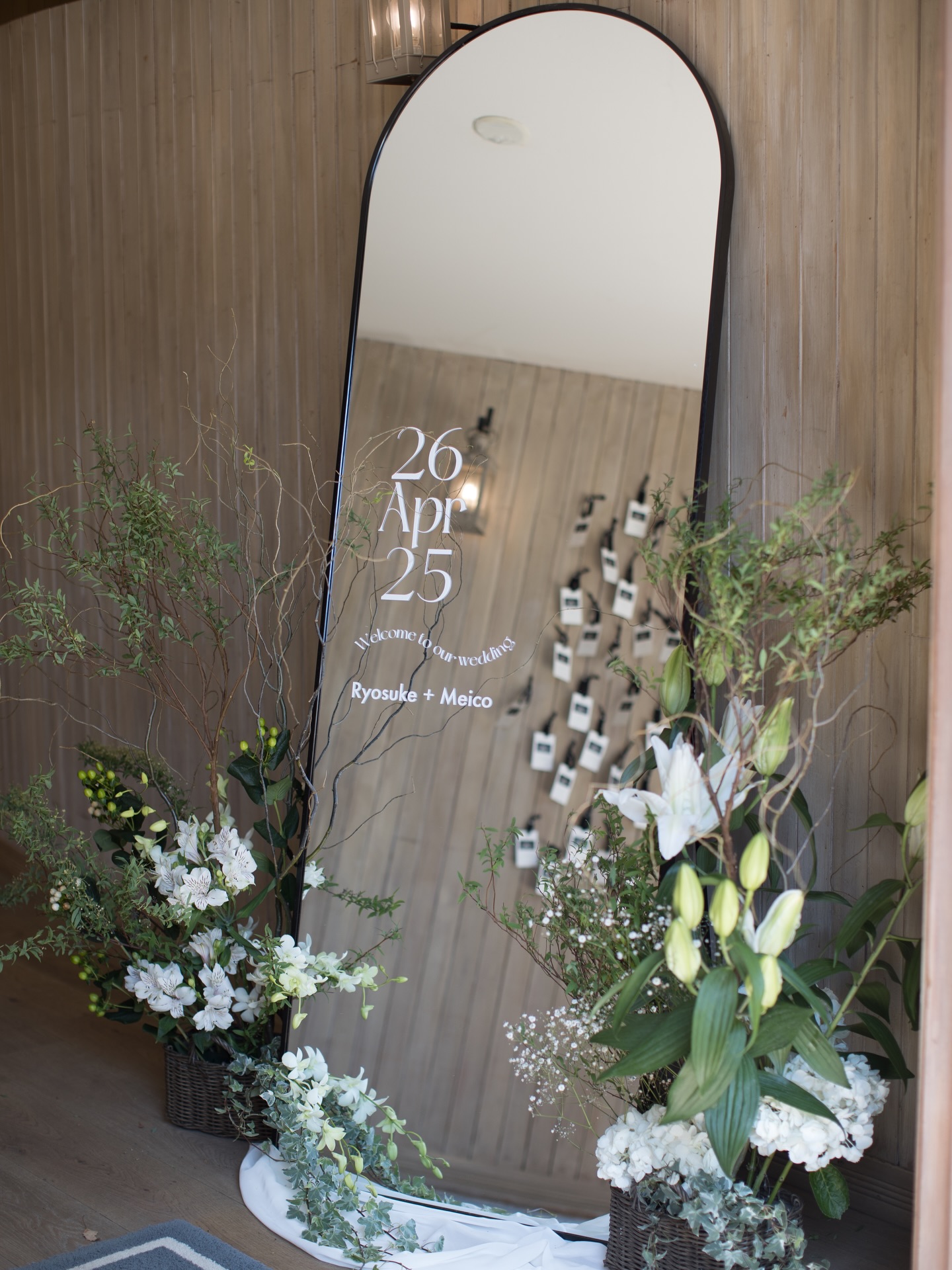 Welcome Space🏕️
訪れるゲストがワクワクするような
おふたららしさを詰め込んだ
ウェルカムスペース🪞✨
写真スポットになるような
鏡を用いたウェルカムスペースや
ガーデンにはキャンプ道具を並べて
オリジナルのおもてなし🎀
―――――――――――――
大切な家族やゲストを招いて
人生最大のホームパーティーを
―――――――――――――
お問合せはプロフィール欄のURL、
DMよりお気軽にお待ちしております📩
#ザシークレットホーム#アットホームウェディング
#プレ花嫁#群馬県結婚式#高崎結婚式