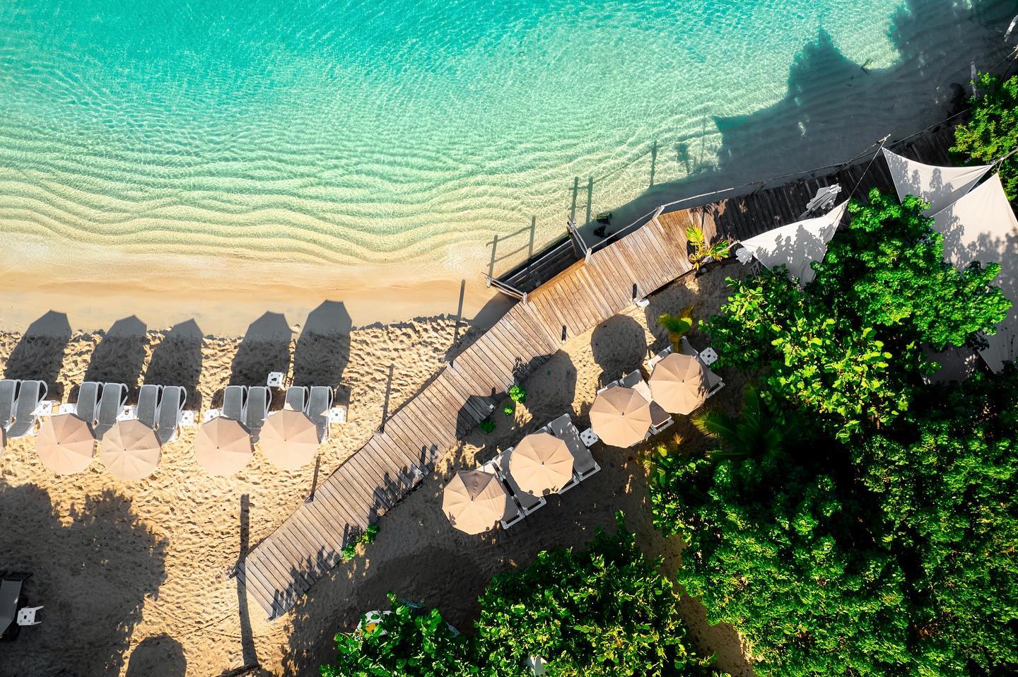 Serenity @karibunisxm ✨
#pinelisland #karibunisxm #beach #restaurant #caribbean #island #sun #paradise #enjoy #vacation #travel #sea #caribbeanlife #honeymoon #bestvacations #bestdestinations #stmartin