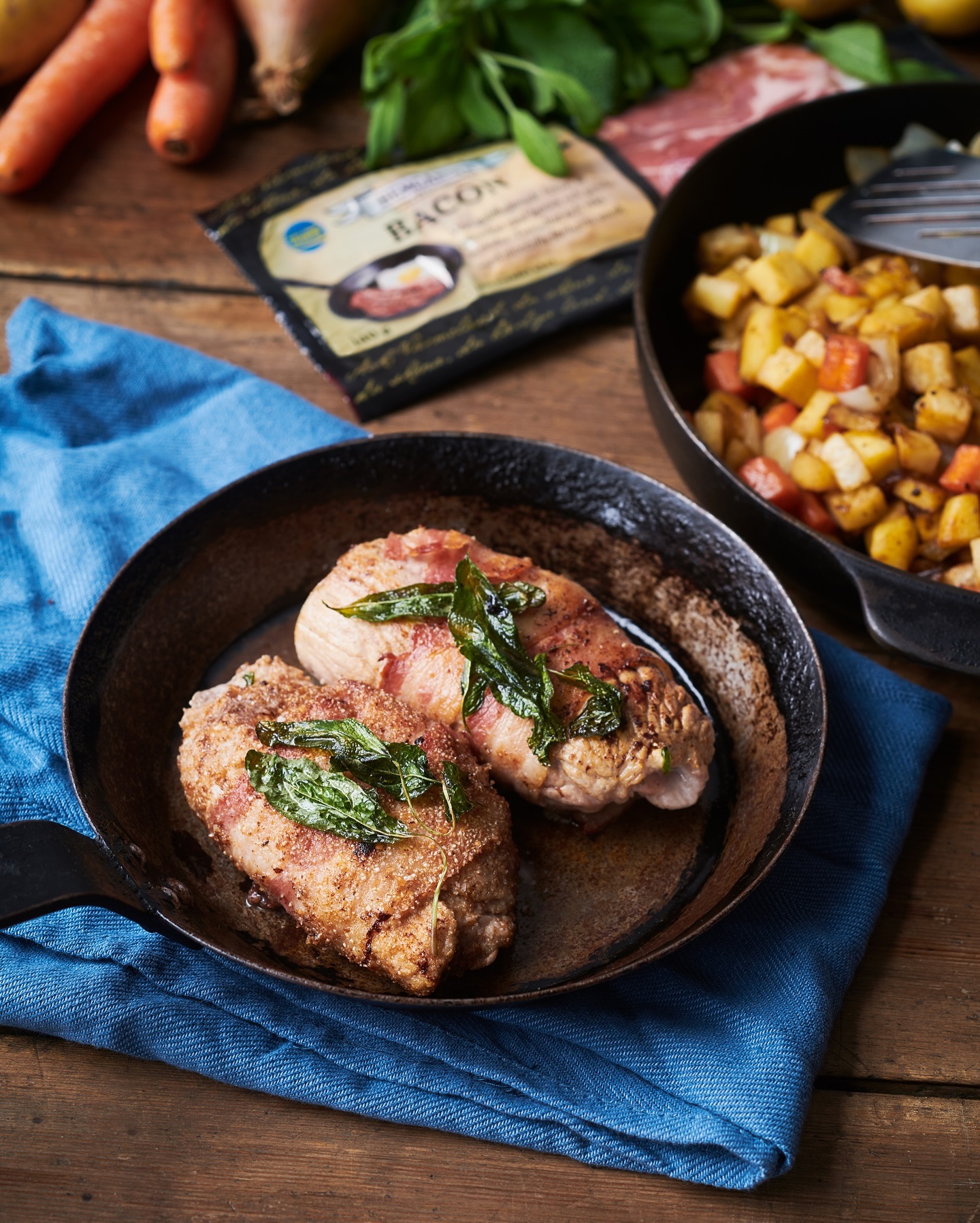 ”Saltimbocca” på kalv med bacon, salvia och mozzarella med rotsakspytt och rödvinsreduktion. Recept på vår hemsida. Smaklig spis!