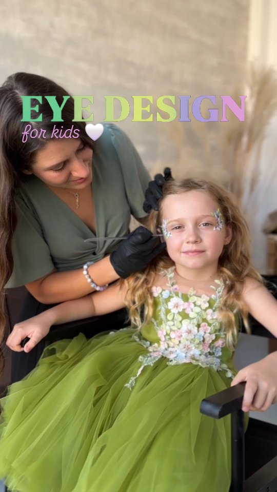 EYE DESIGN dla dzieci
Nowoczesne malowanie twarzy może łączyć face painting z delikatnym makijażem i wciąż być pełne radości 🤍
Współpraca:
Modelka: @lili.antoniak
Video: @kreatywna.aleksandra
Studio: @shotstudio_rownonoc
Foto: @mikafotografiadziecieca
Zaproszenie: @gwiazdeczkowe_animacje
#malowaniebuziek #facepainting #eyedesign