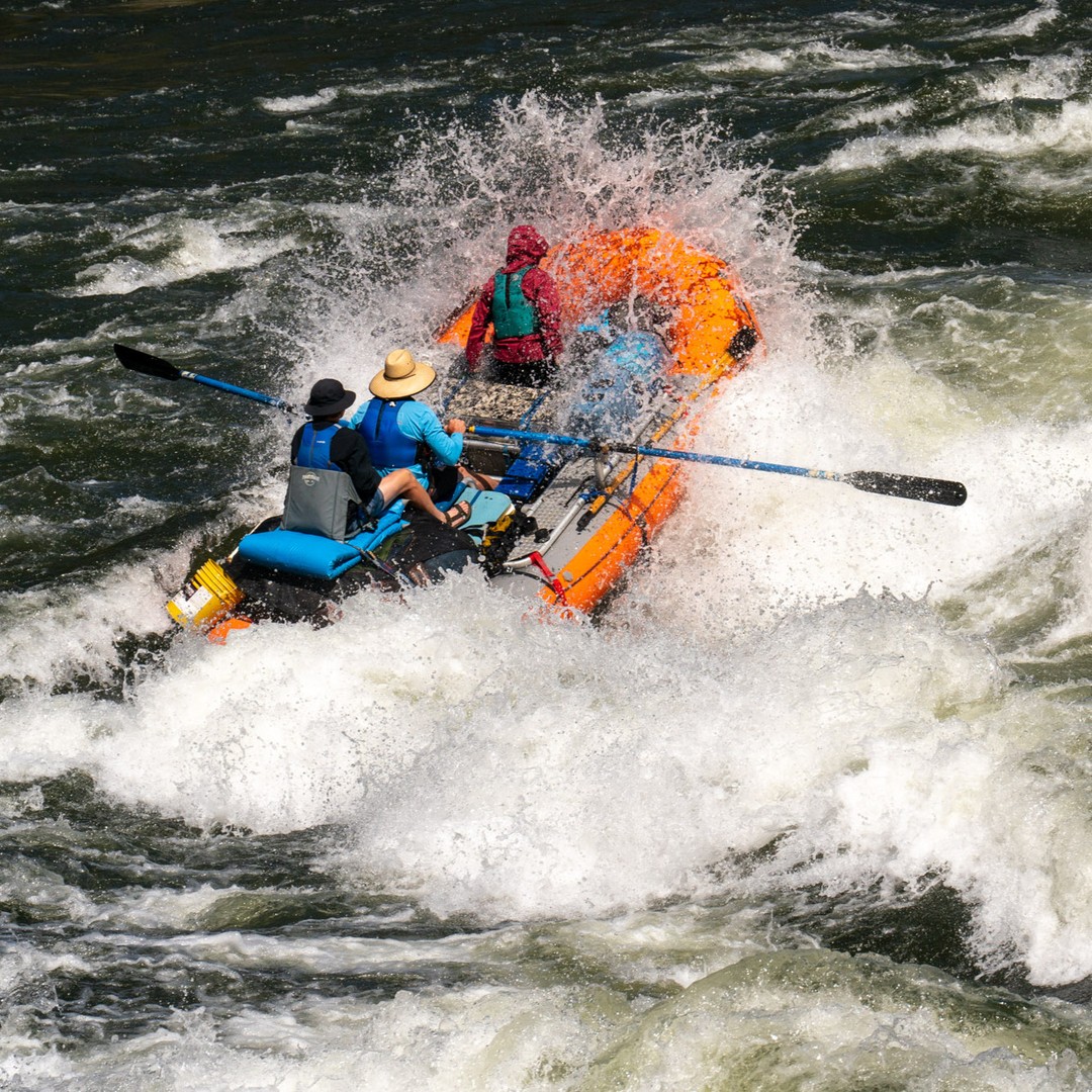 Happy 4th of July to you all! I hope the day off has been lively, spent with family and friends, and hopefully there has been some whitewater in your day help celebrate!
#4thofjuly #waterworks #whitewaterrafting #whitewater #rafting #rivers #wildandscenic #rapids #faceshot #waves #splashy #getwet #getoutside #rowrowrowyourboat #yourshotphotographer @sonyalpha sawyeroars @airewhitewater