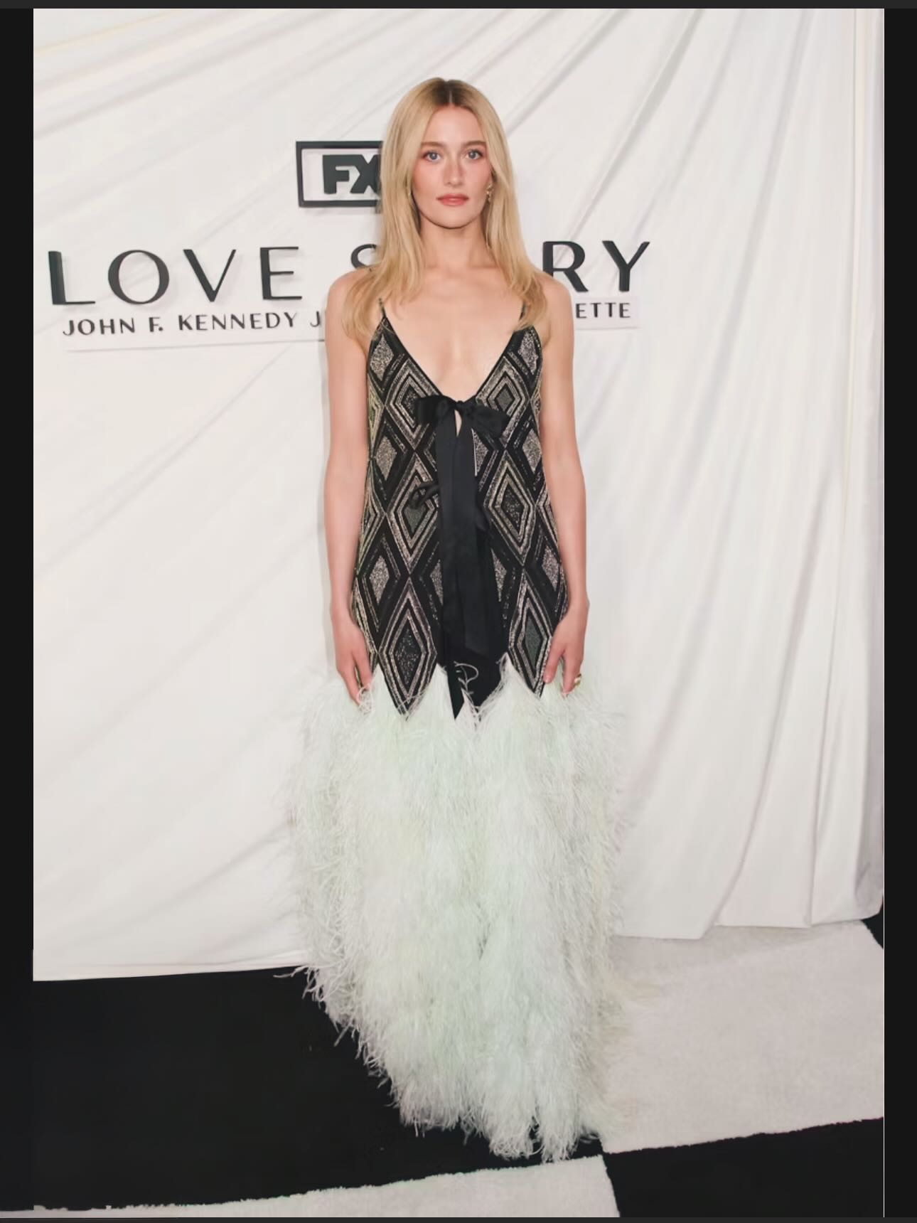 Glowing her way to the premiere ✨ So honored to spray tan this beauty for her big night.🤎