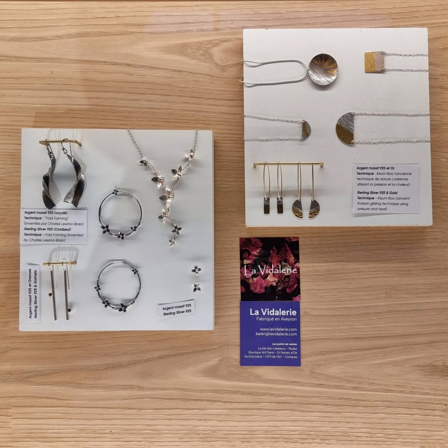 N'oubliez surtout pas de visiter le magnifique nouvel Office de Tourisme de Conques. Il est vraiment exceptionnel ! L'espace artisanal est bien sûr mon préféré et je suis très heureuse d'y exposer certains de mes bijoux et objets en verre :-)
Do make sure you go and visit the magnificent new Tourist Office in Conques. It really is amazing The artisan section is of course my favorite and i am feeling very blessed to have some of my jewellery and glass on display :-)
@destination_conques
#conques