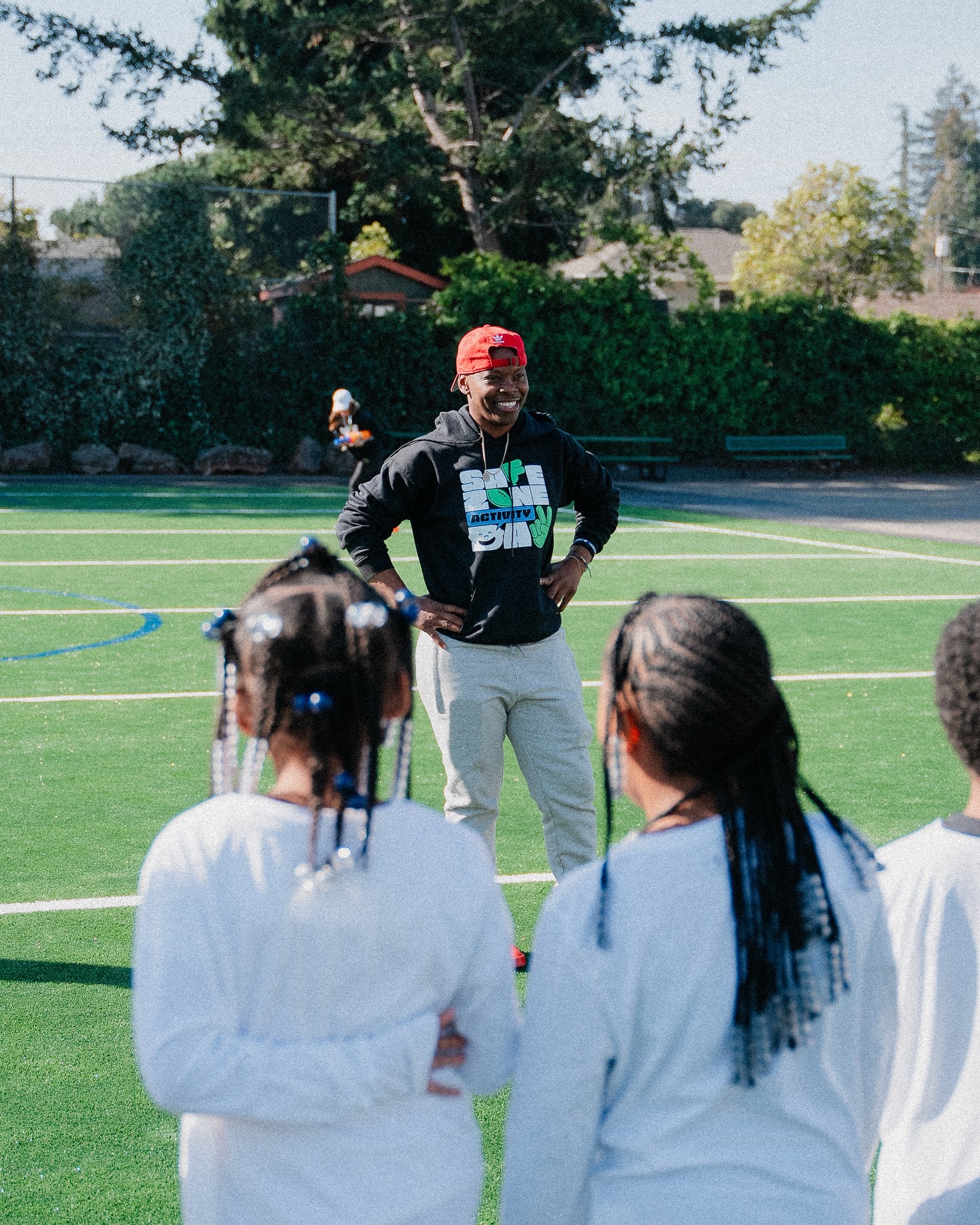 Thank you @cheftommiv and @troyvincentsr for reminding us all thru your work at @vincentcountry , about the power of service +community + sports.
It was a tremendous honor to serve beside my people at Vincent Country Safe Zone Activity Day!
📸 by @im_zackturner