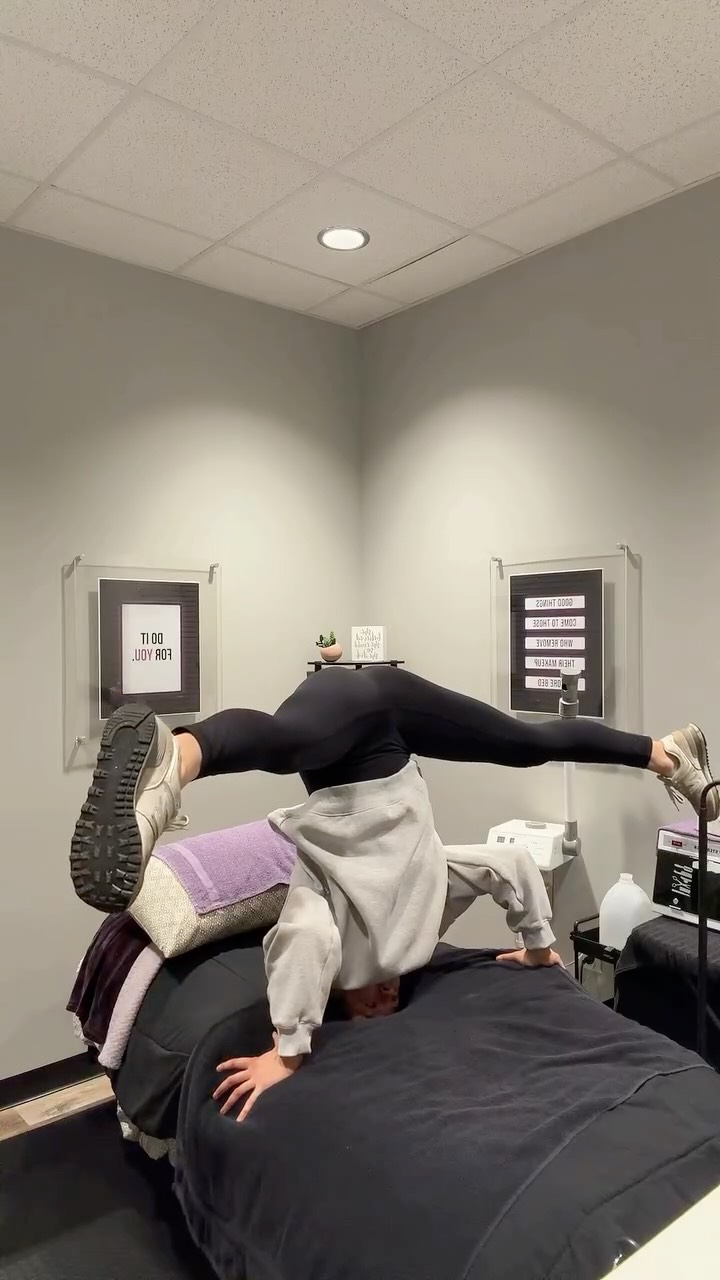 Have you ever tried this one?! 😉🤸♀️
We keep Brazilians comfortable, calm, and easy (and of course, fun!) at Shine. Book your next waxing appointment through the link in our bio! ✨
#shinespraytanning #omahaesthetics #omahaspraytans #shinestudios #estheticservices