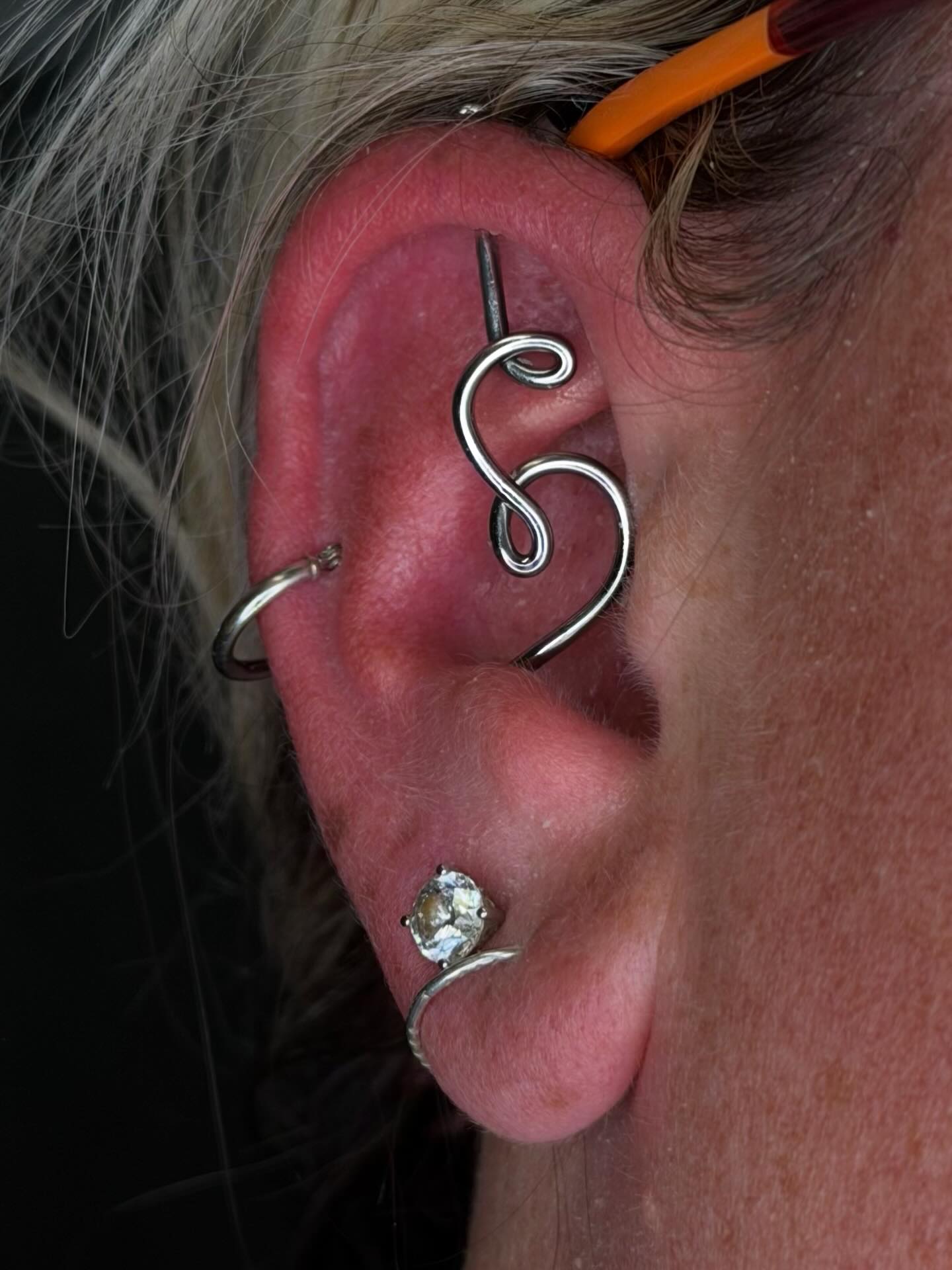 So much fun 🤩
Come get something custom!
By @piercingbyroy ✨
#StayTrueBodyPiercing #SafePiercing #APPMember