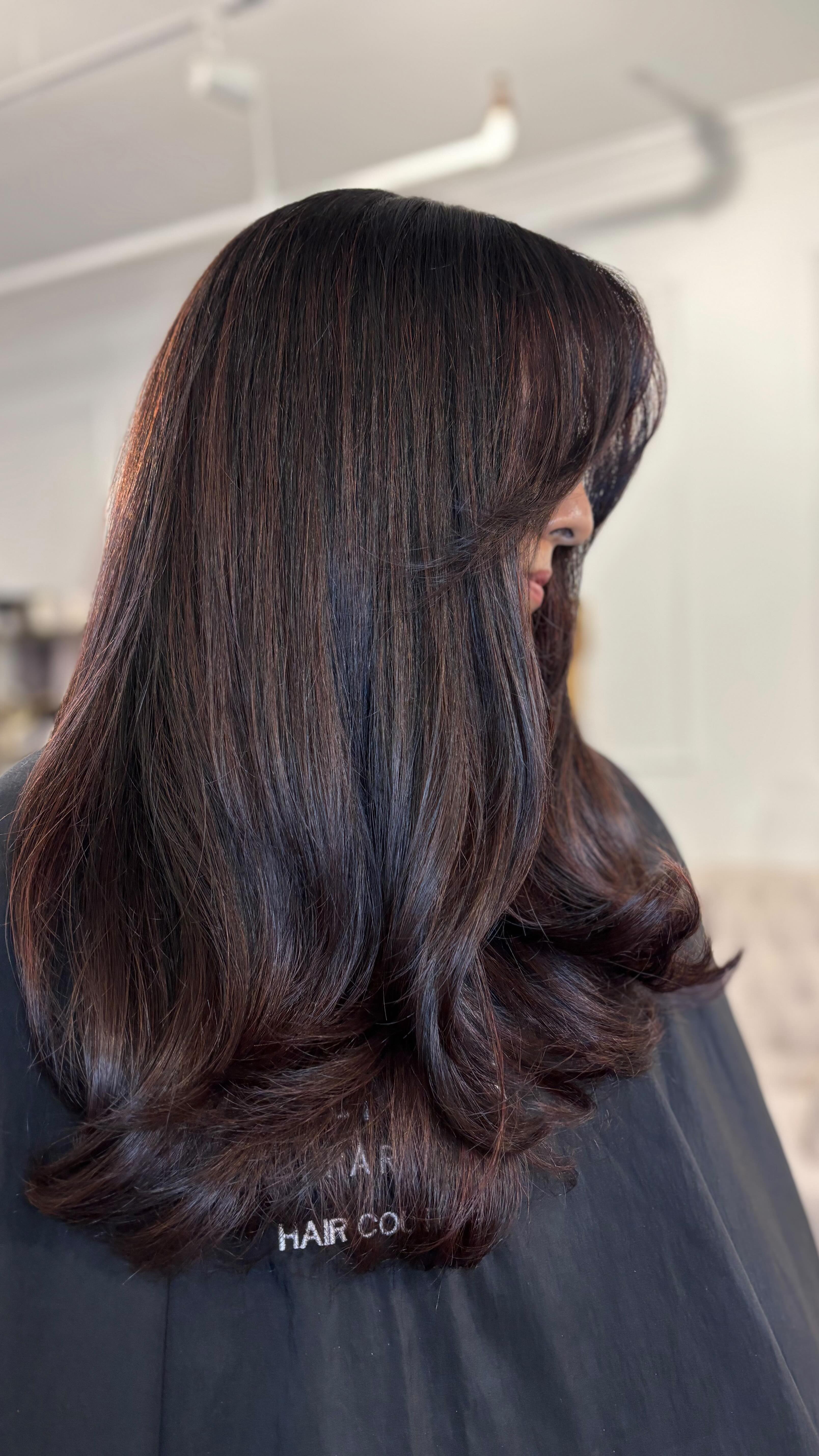 Quality hair color is built in stages, not rushed through.
Lifting, toning, and refining each require proper timing to protect the hair and achieve balanced results.
Allowing the process to unfold is what creates color that looks natural, healthy, and long-lasting 💛
Hair by Ashlee @ashlee.elizabeth.hair