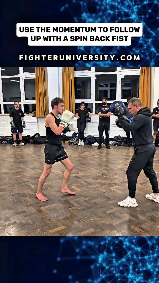 Unload the spin backfist after your front kick has been heavily scooped.
#mma #muaythai #kickboxing #knockout #fighter