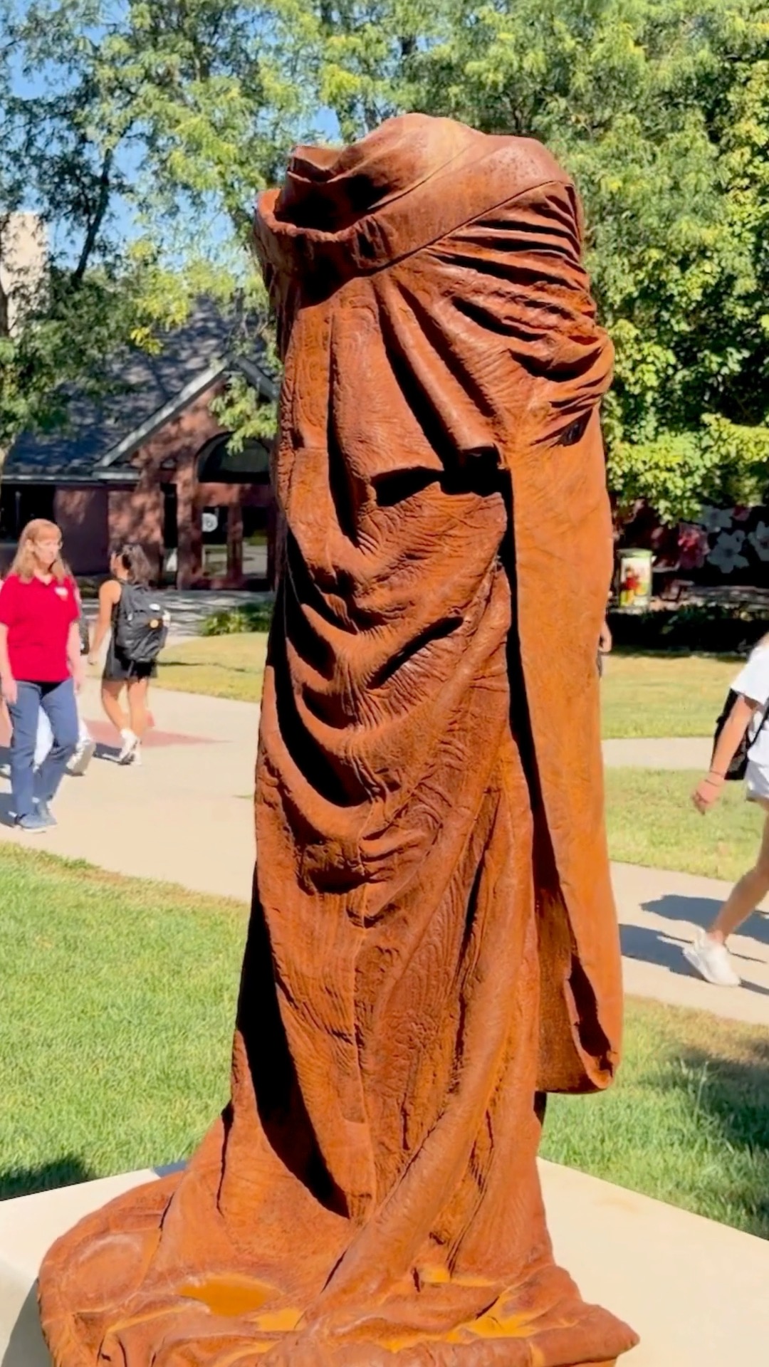 Kabuki, in rusted iron, at @university.museums, @iowastateu.
More ➡️ https://bit.ly/Kabuki_Iowa