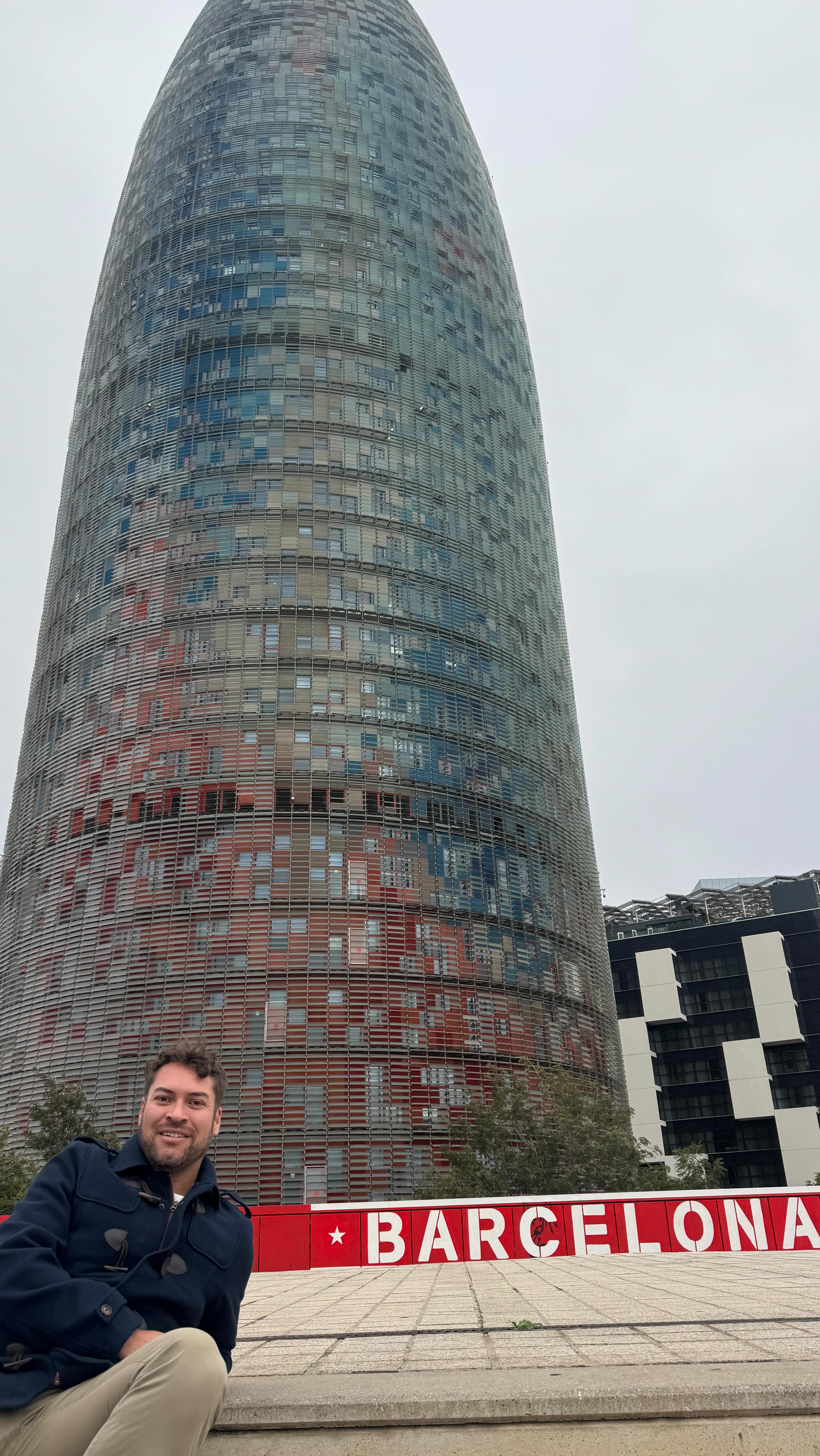 #tbt
📍 Barcelona 🇪🇸
“Si algun dia em vols buscar, ves als carrers de Barcelona. Estaré en un dels seus famosos cafès!”