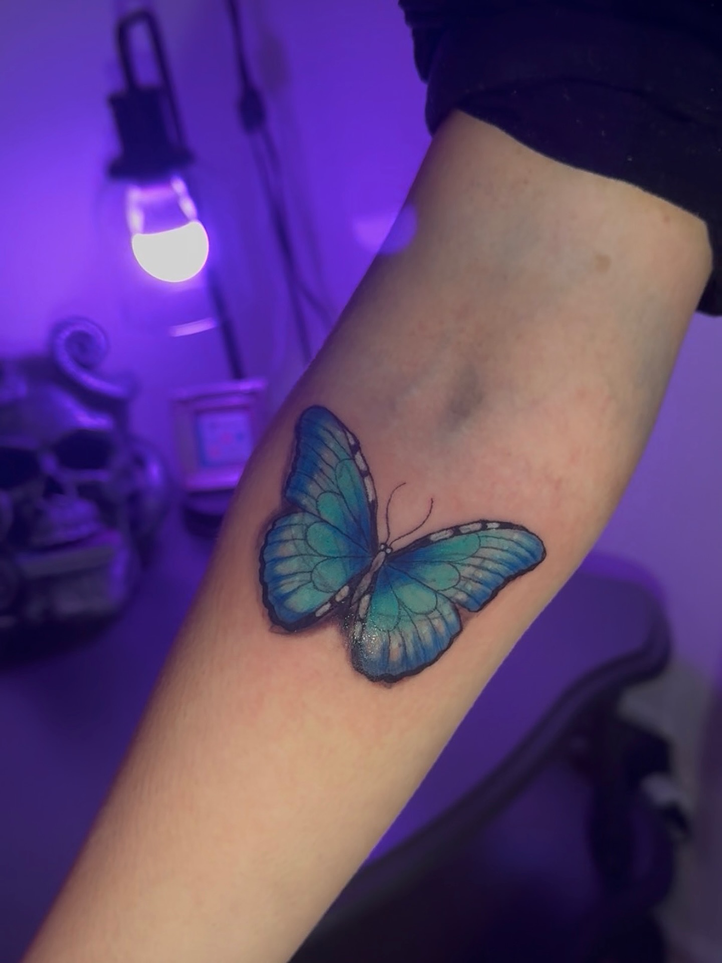 ? Butterflies symbolize transformation, growth, and renewal which felt extra fitting for this piece.
This was a coverup of a linework butterfly she just wasn’t vibing with anymore. I don’t usually take on coverups, but this one felt like a good match and honestly it was so fun. I wasn’t aiming for total disappearance. With the way the original lines sit, once healed they’ll add a subtle second layer of depth to the wings ✨
? Credit card size on upper forearm
?? Like
? Comment
? Share
? Save
✨??✨ It helps others discover my art
? Book yours at TattooNeonMoon.com
#butterflytattoo #realisticbutterfly #tattooartistpa #readingpatattoo #tattooideas