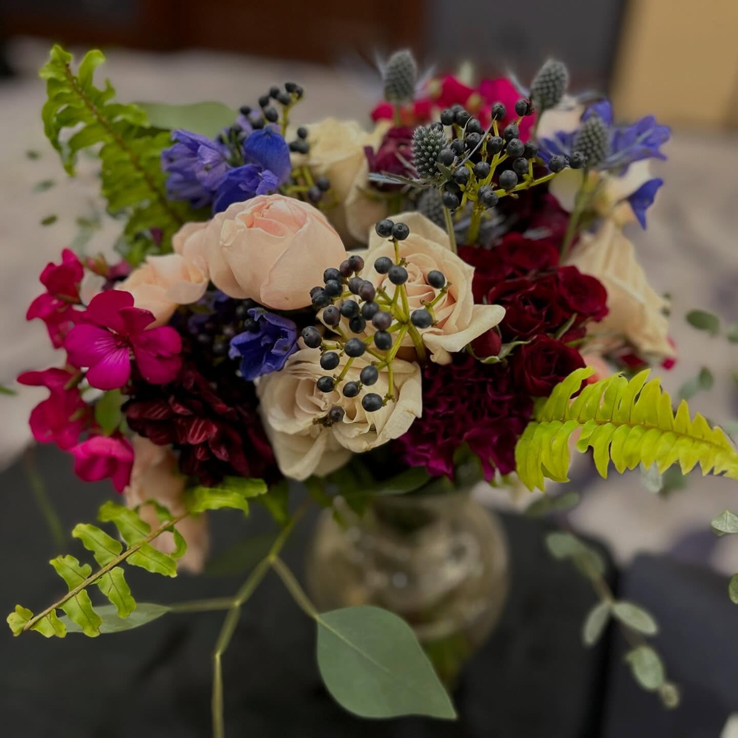 Red roses are a classic… but we love a twist. ?
? Same-day pickup available at our shop in Brookfield, Wisconsin.
#mayflowersfloristwi #brookfieldwisconsin #valentinesdayflowers #rosesarered #flowerswithatwist