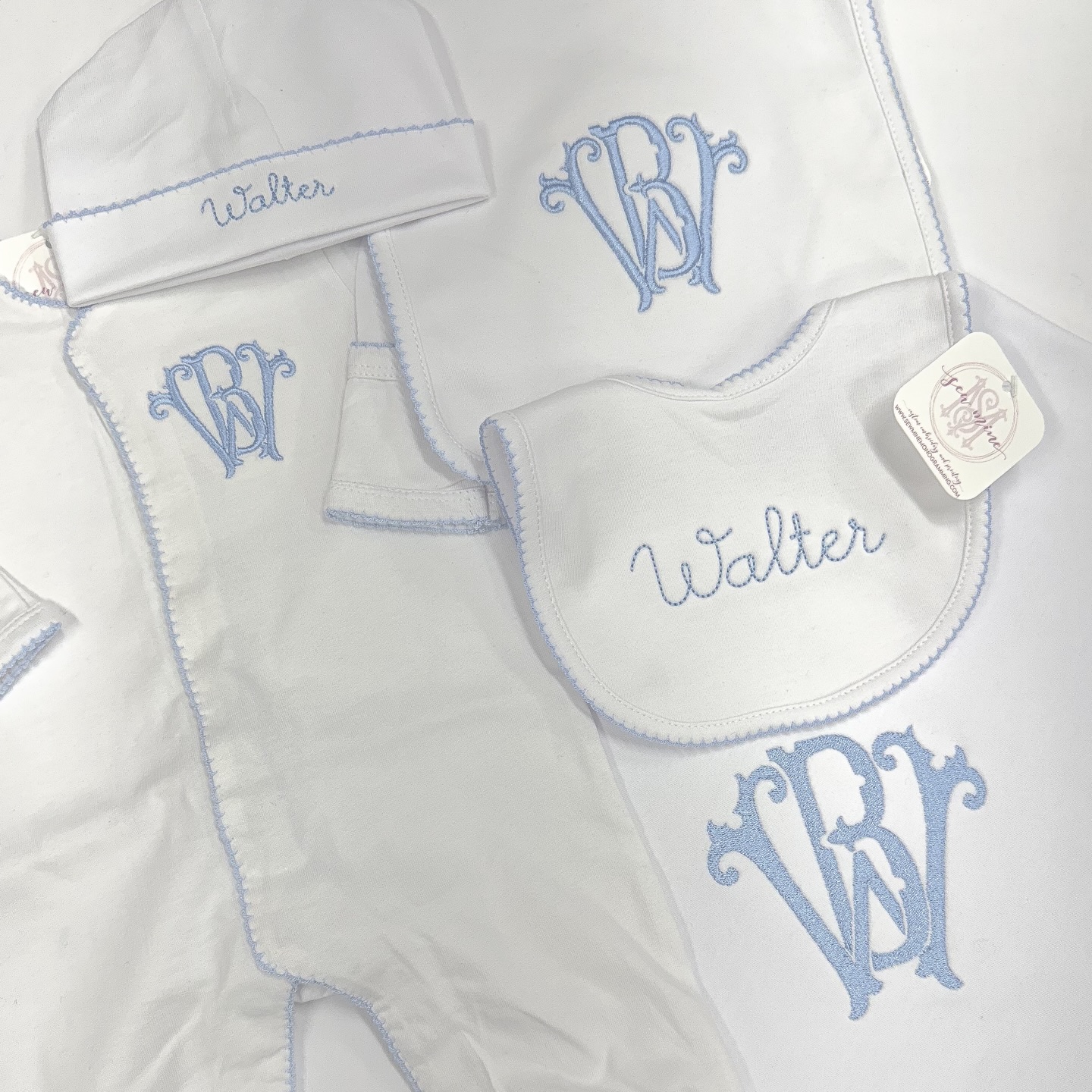 So simple, classic, & elegant!! 🩵🩵🩵