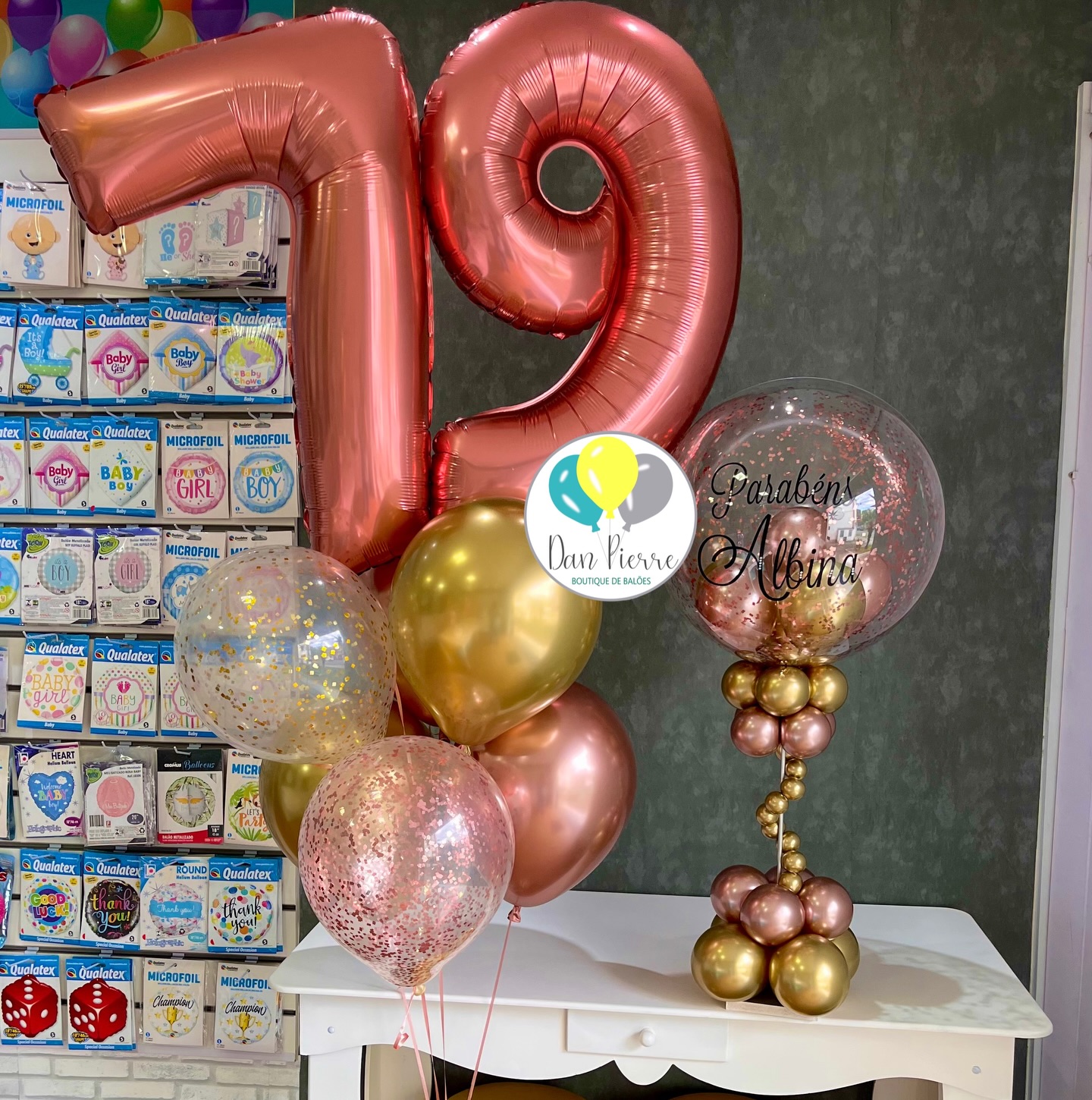 Buquê lindo com numeral e balão centro de mesa personalizado
Quer personalizar um balão lindo com a gente?
👉🏻 Rua Brasílio Itiberê, 3723 - Água Verde.
41 3085-2236
41 99655-9217 (Whats).
#baloesemcuritiba #baloespersonalizados #balaopersonalizado #festaemcuritiba #baloesdegashelio